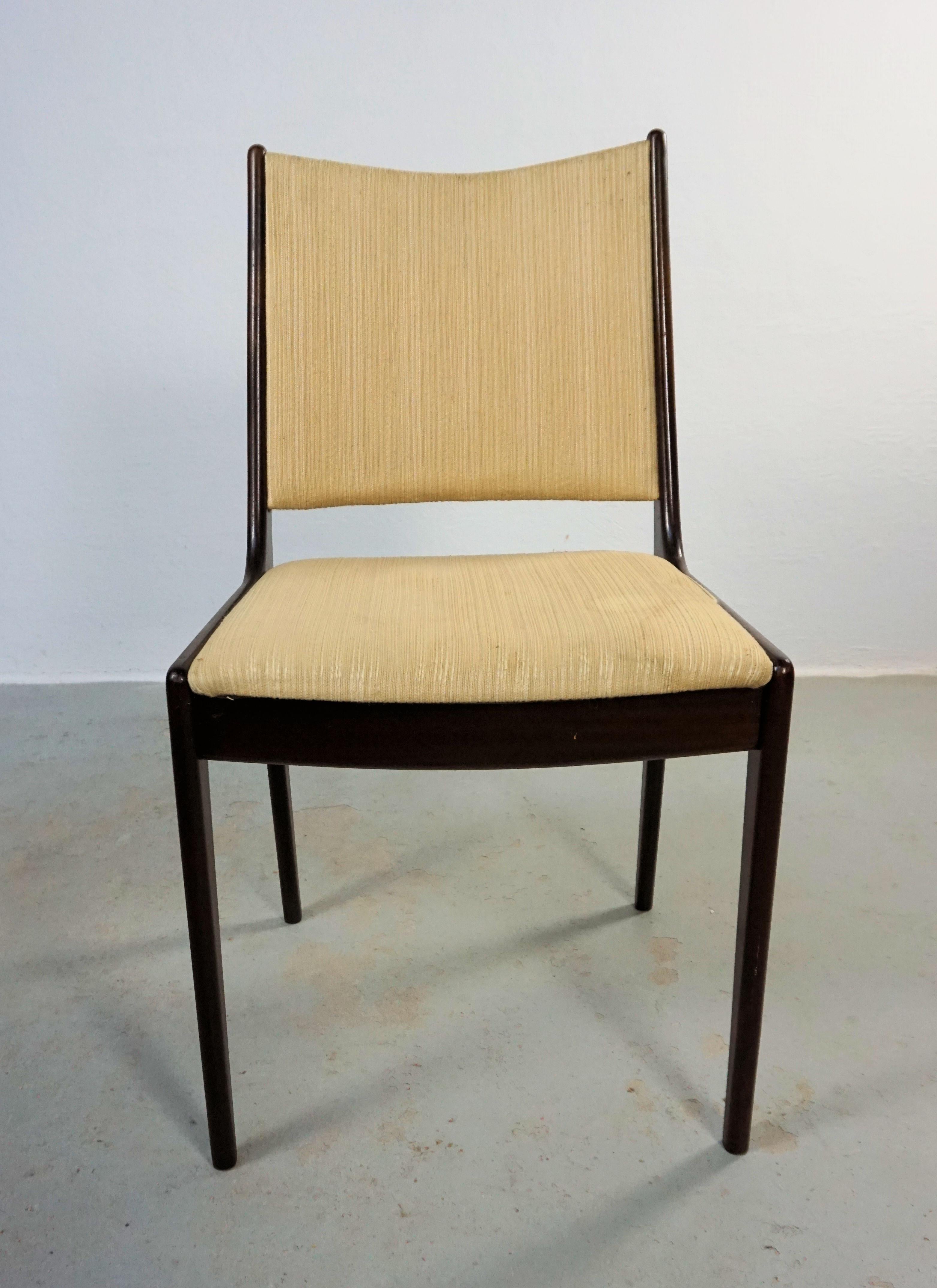 Danois Six chaises de salle à manger Johannes Andersen restaurées en acajou, tapissées sur mesure incluses en vente