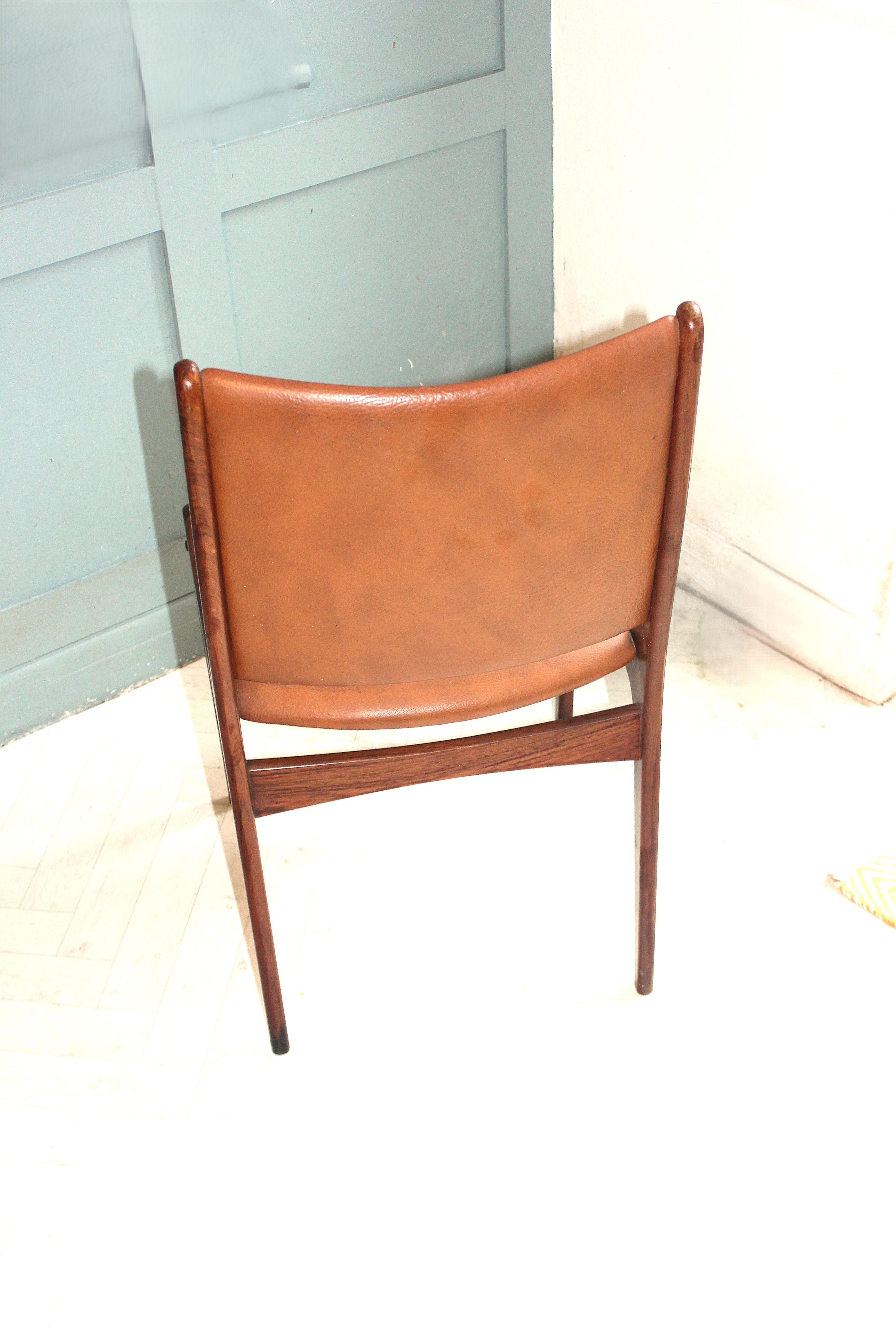 Mid-century rosewood dining chairs For Sale 3