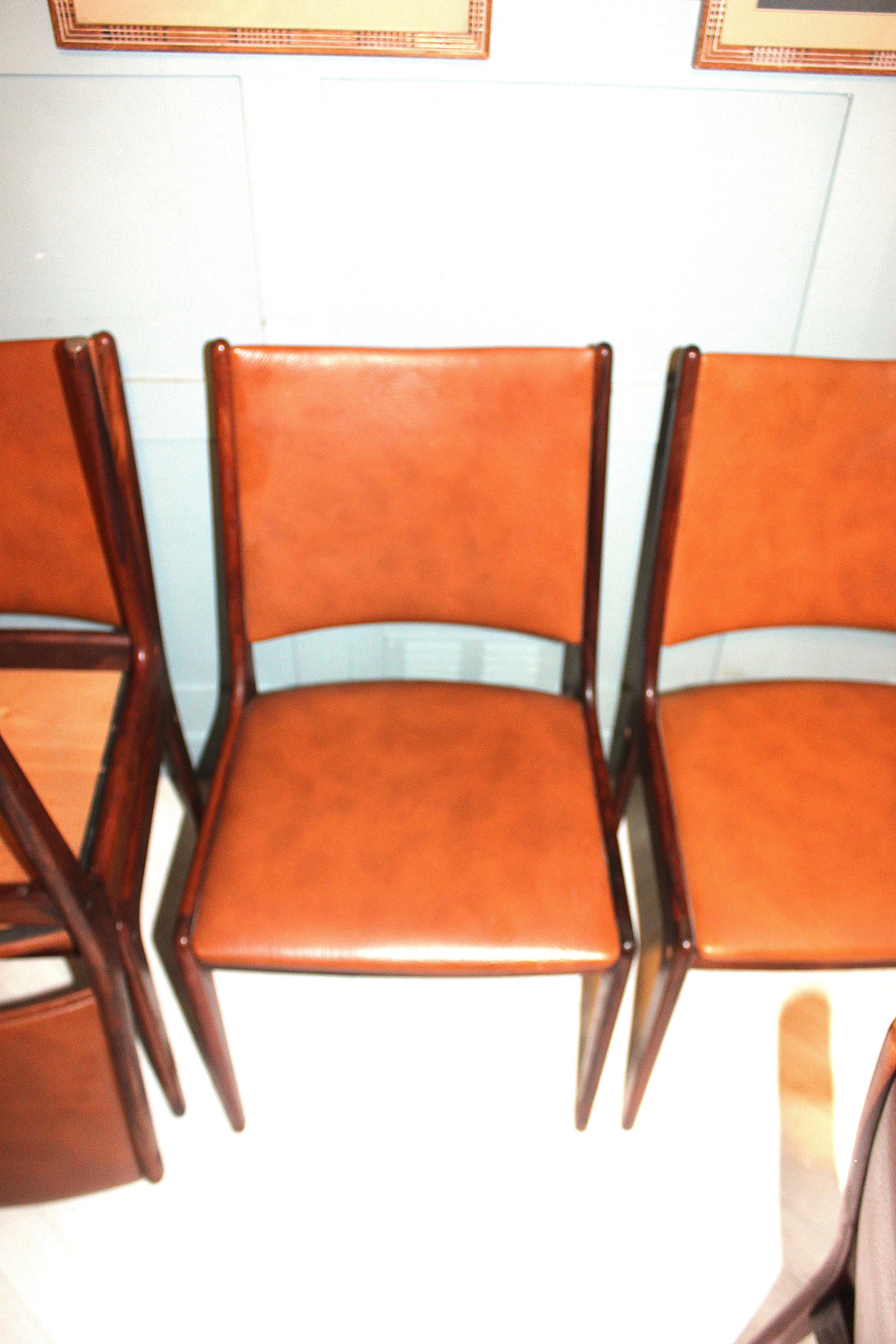 Mid-century rosewood dining chairs For Sale 4