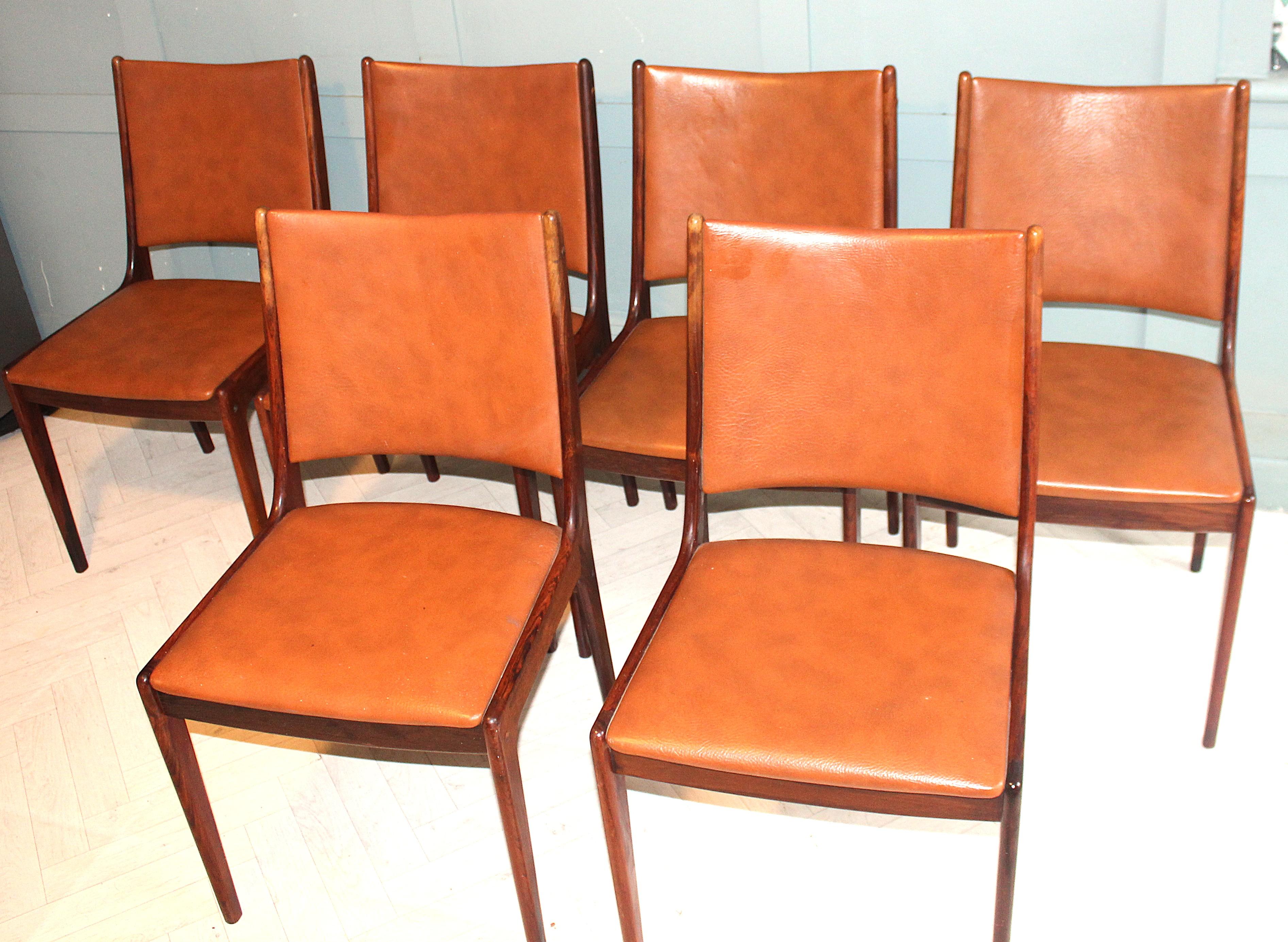 Mid-century rosewood dining chairs For Sale 7