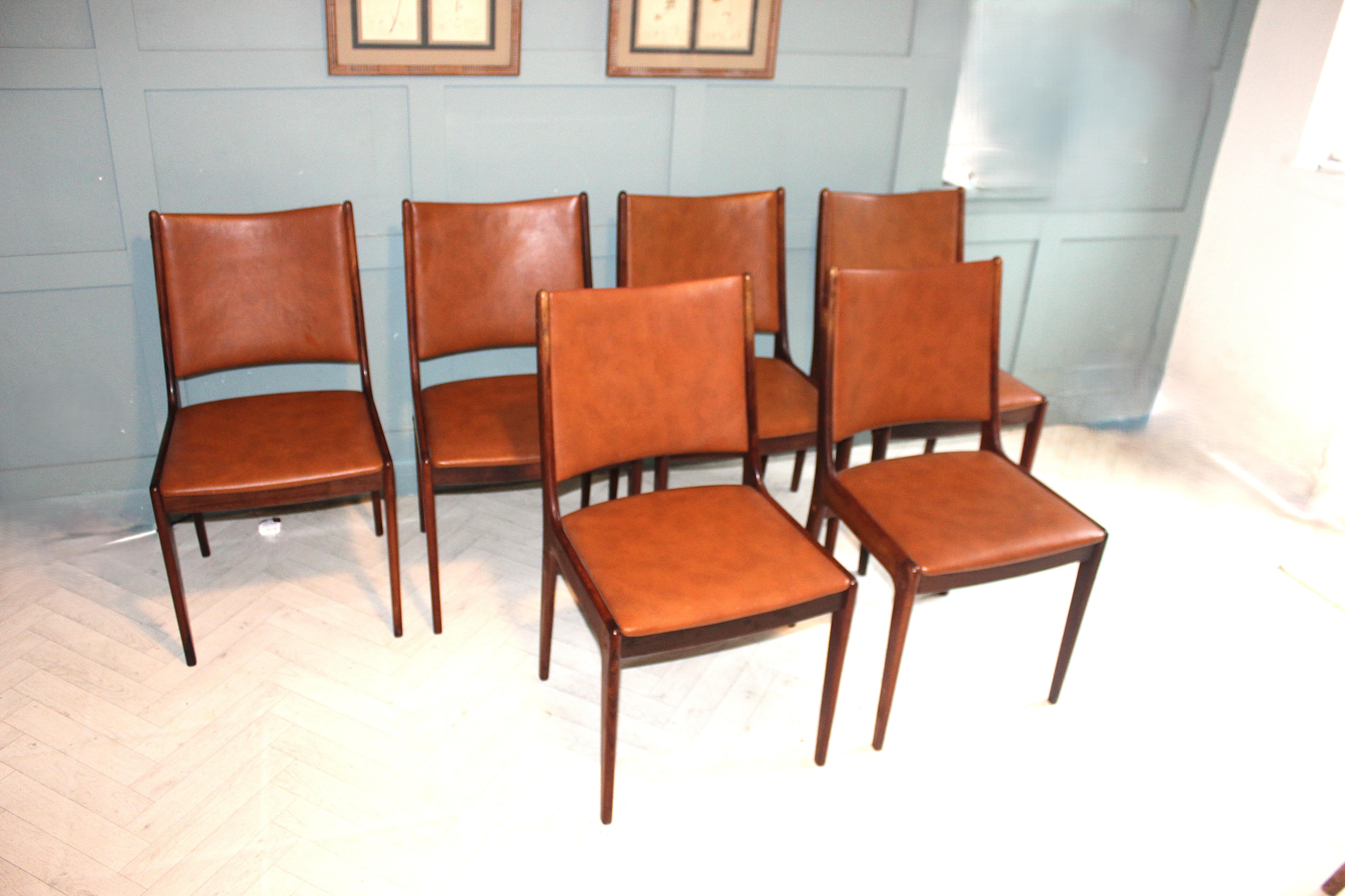 Mid-century rosewood dining chairs For Sale 9