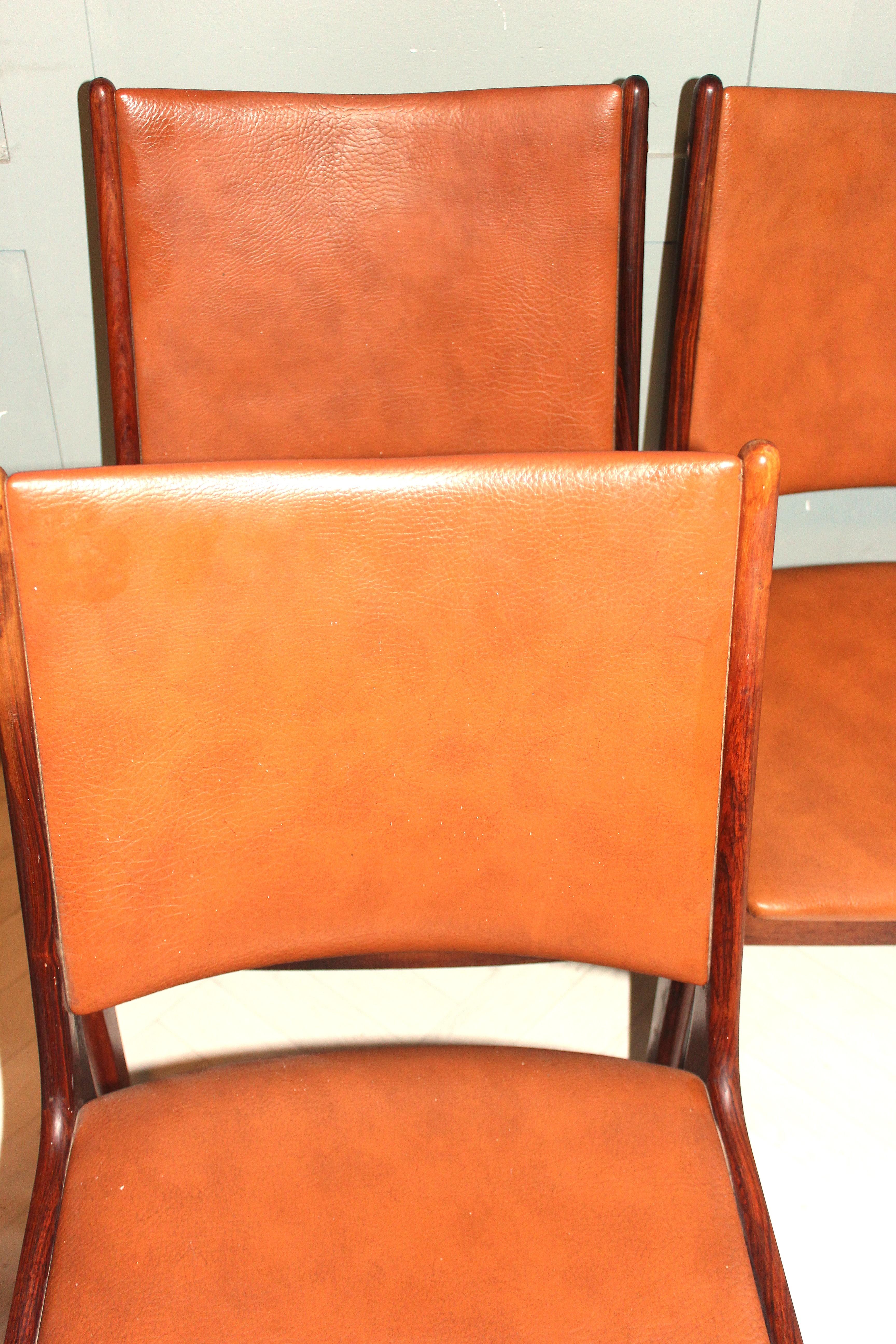 Mid-century rosewood dining chairs In Good Condition For Sale In Seaford, GB
