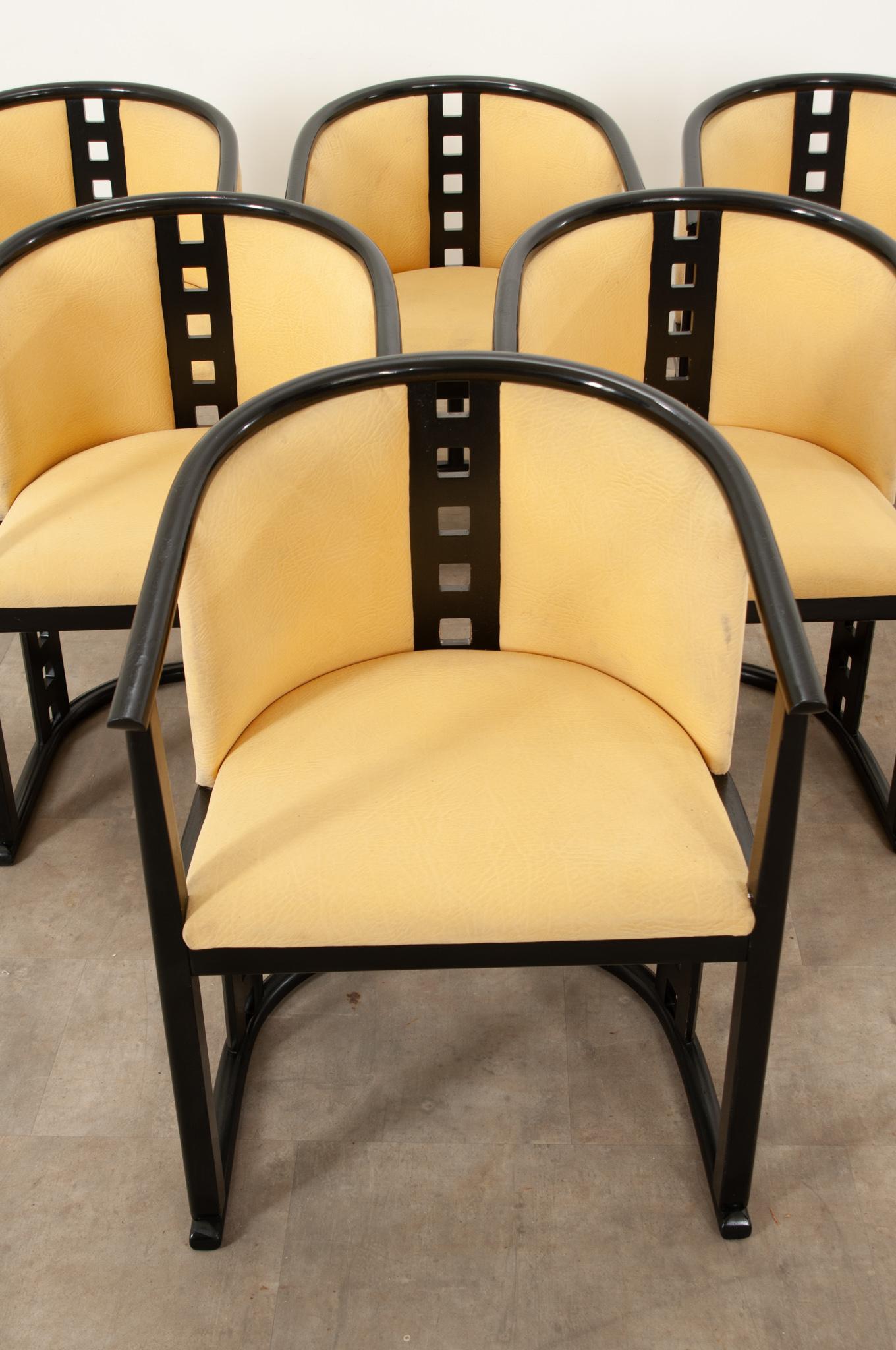 Tissu d'ameublement Ensemble de six chaises sécessionnistes de style Josef Hoffmann en vente