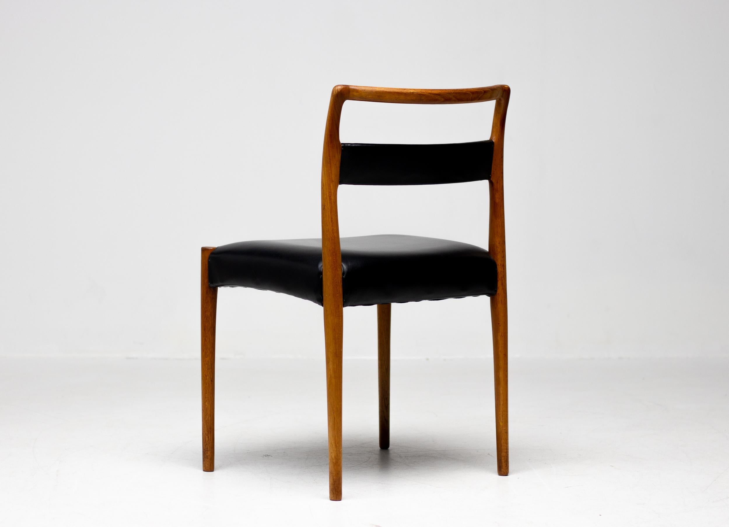 Set of Six Kai Kristiansen Dining Chairs  For Sale 4