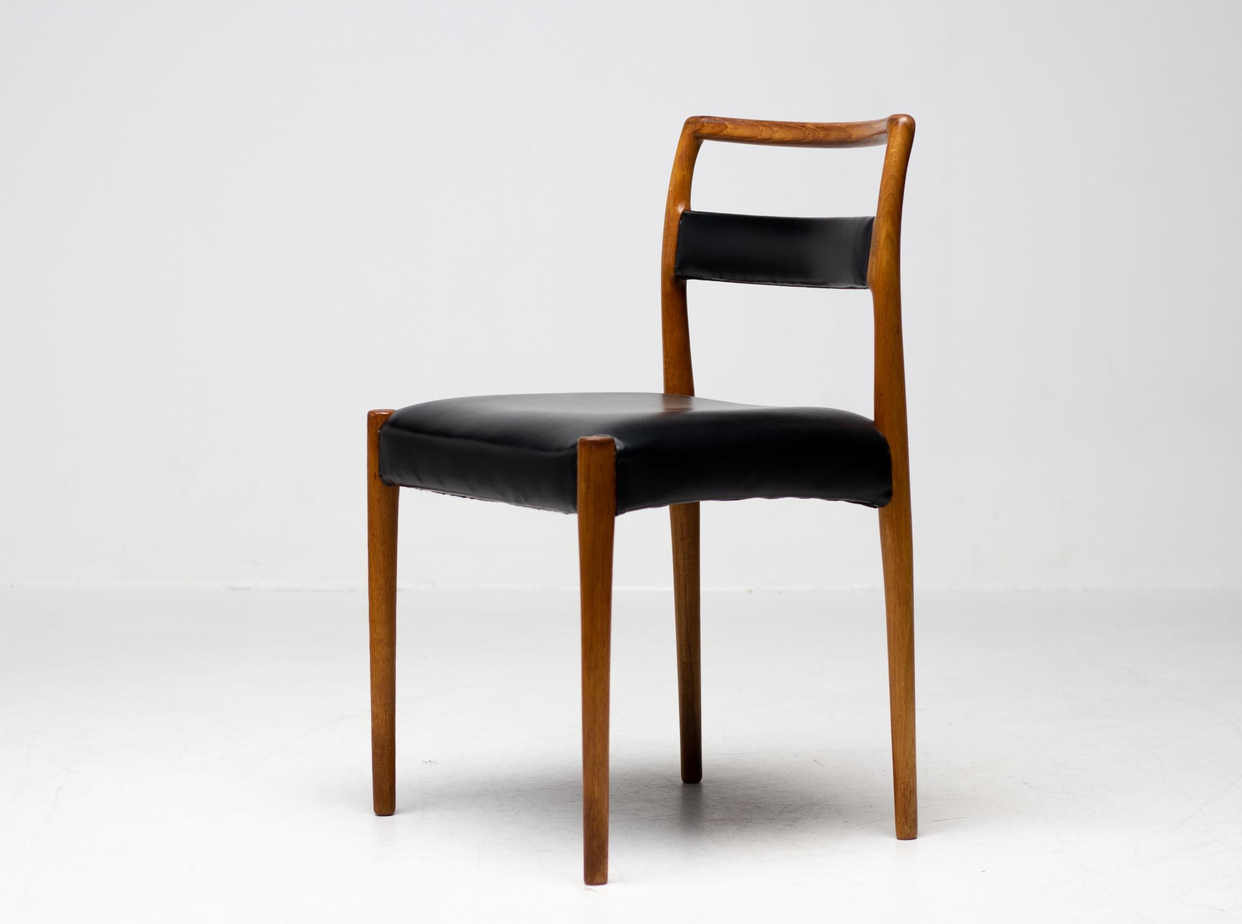 Scandinavian Modern Set of Six Kai Kristiansen Dining Chairs  For Sale