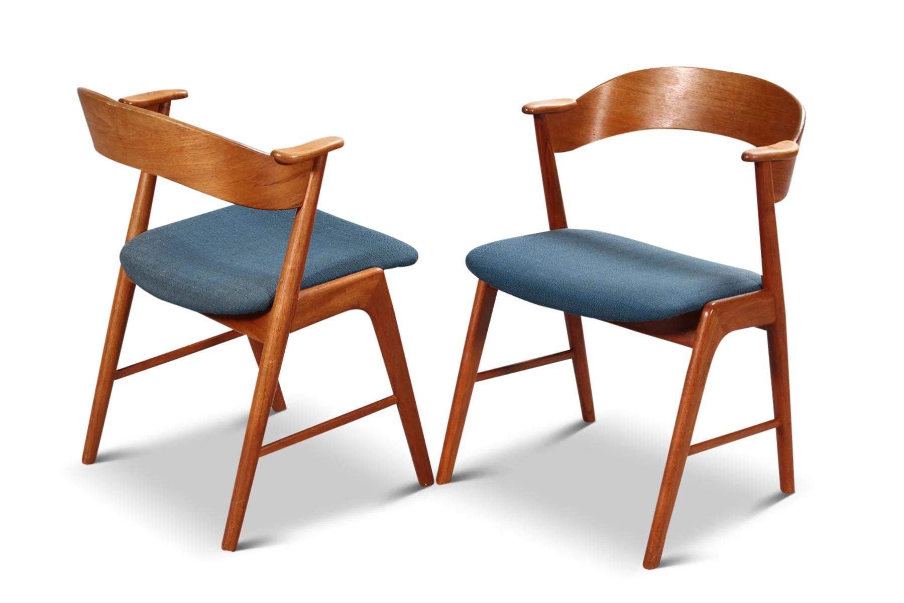 Mid-Century Modern Set of six kai kristiansen model 32 dining chairs in teak For Sale