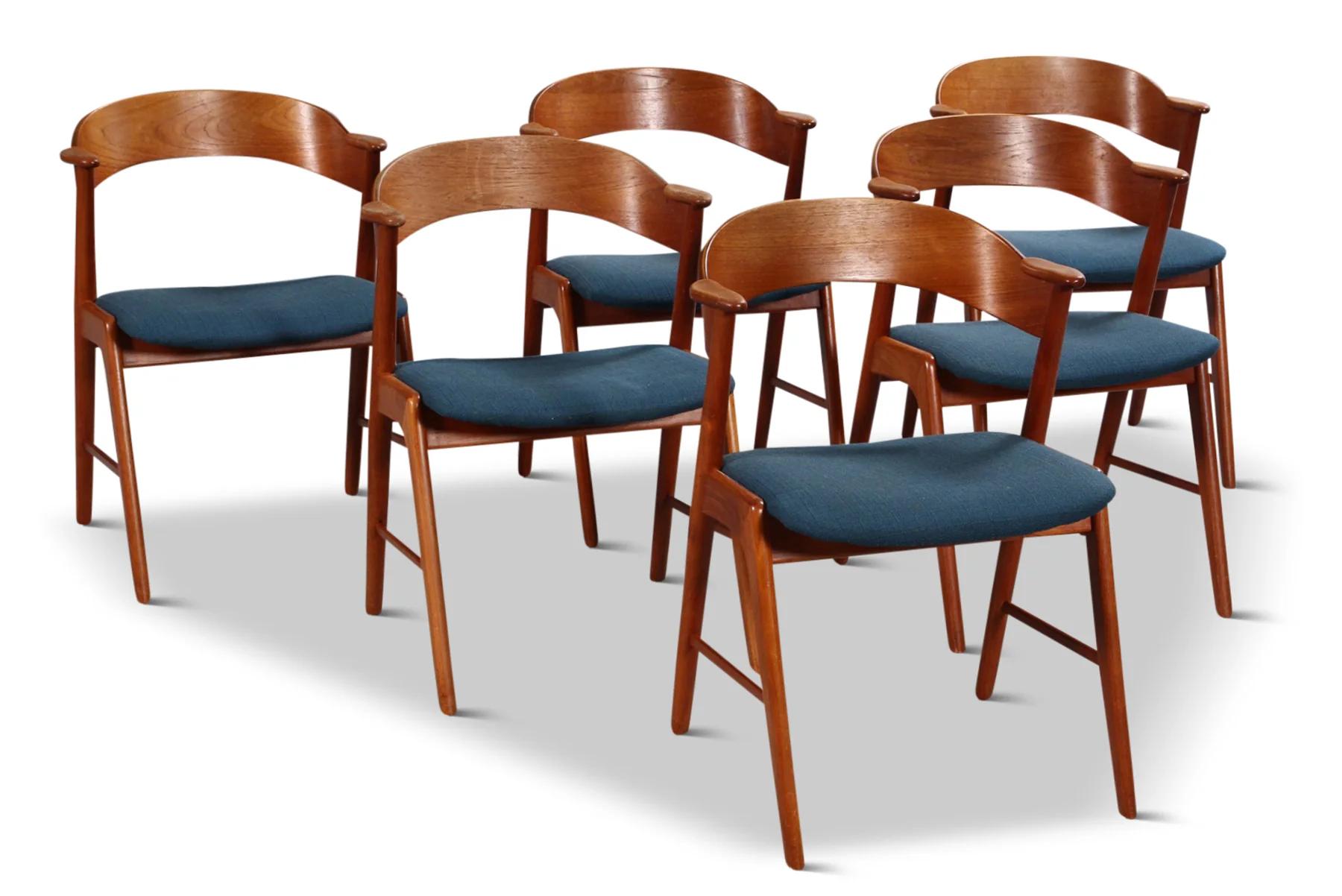 Danish Set of six kai kristiansen model 32 dining chairs in teak For Sale