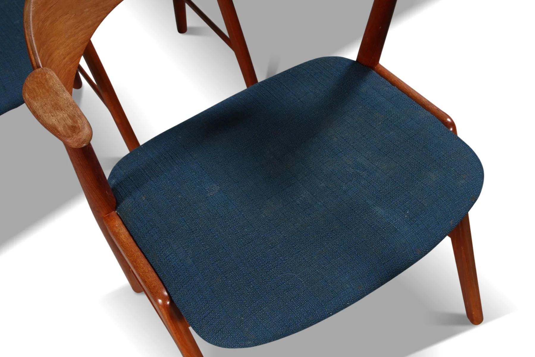 20th Century Set of six kai kristiansen model 32 dining chairs in teak For Sale