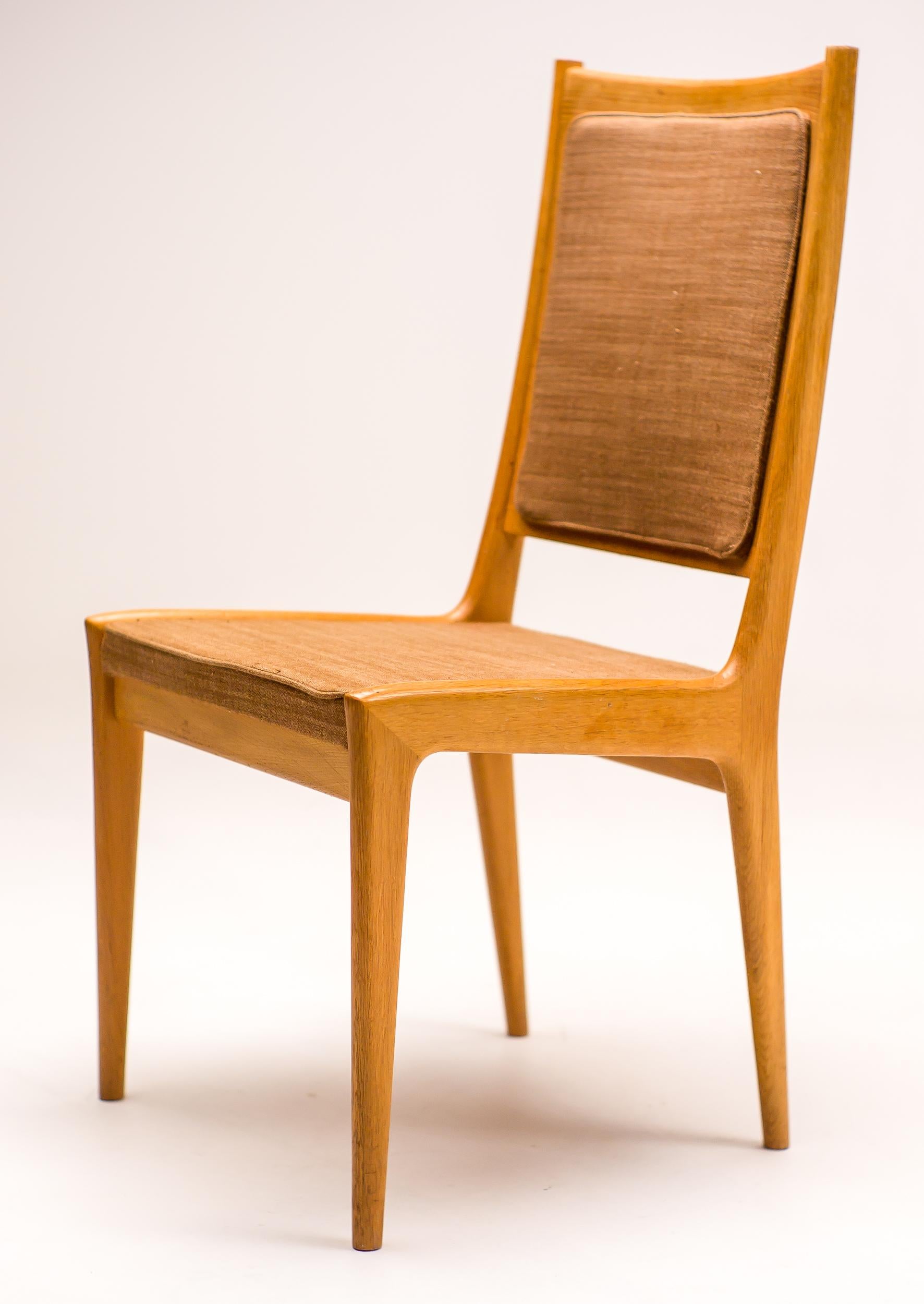 Beautiful set of 6 dining chairs designed by Karl Erik Ekselius for JOC.
Elegantly carved teak frames with the original light brown fabric.
The original foam was completely deteriorated, and was carefully replaced with new foam by our