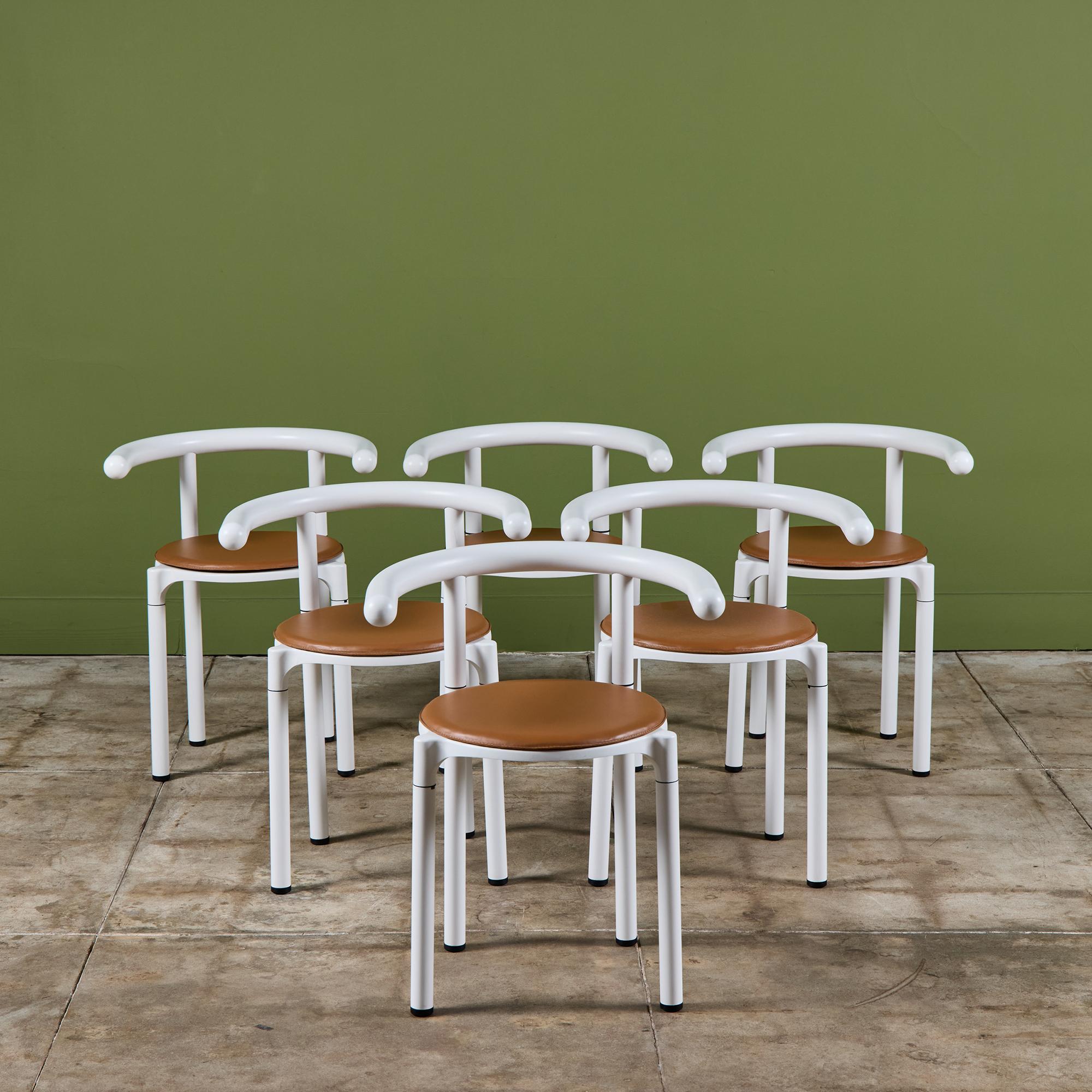 Ein Satz von sechs spätmodernistischen Esszimmerstühlen des italienischen Designers Kartell. Das Modell 4855 ist eine seltene Auflage von Sitzmöbeln, die 1981 von der Mitbegründerin und künstlerischen Leiterin des Unternehmens, Anna Castelli