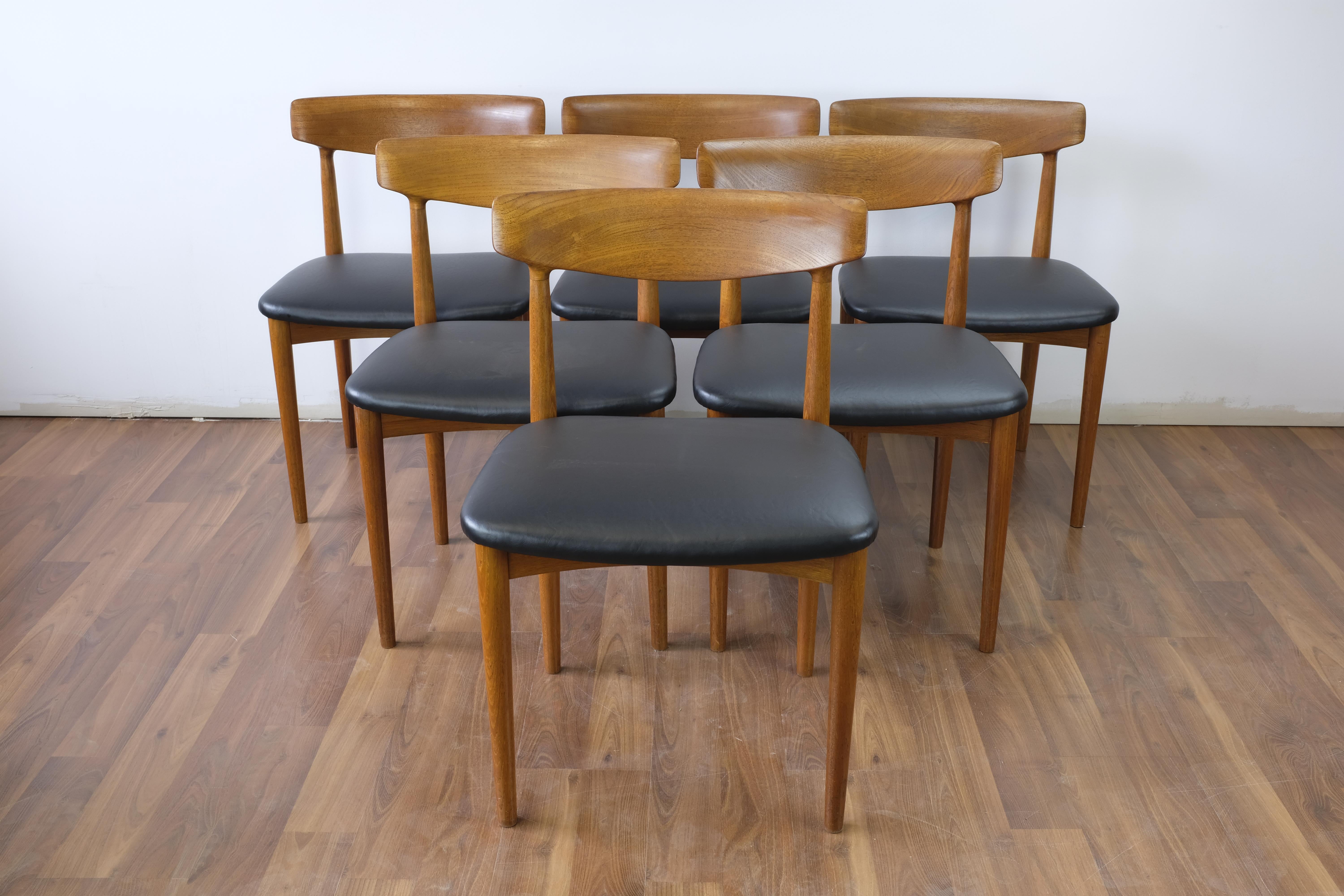 Set of six dining chairs designed by Knud Faerch and made in Denmark by Slagelse Møbelfabrik. 

The solid teak frames are in excellent condition and the backrests feature a sculptural carved detail where the stiles join the backrest, while the