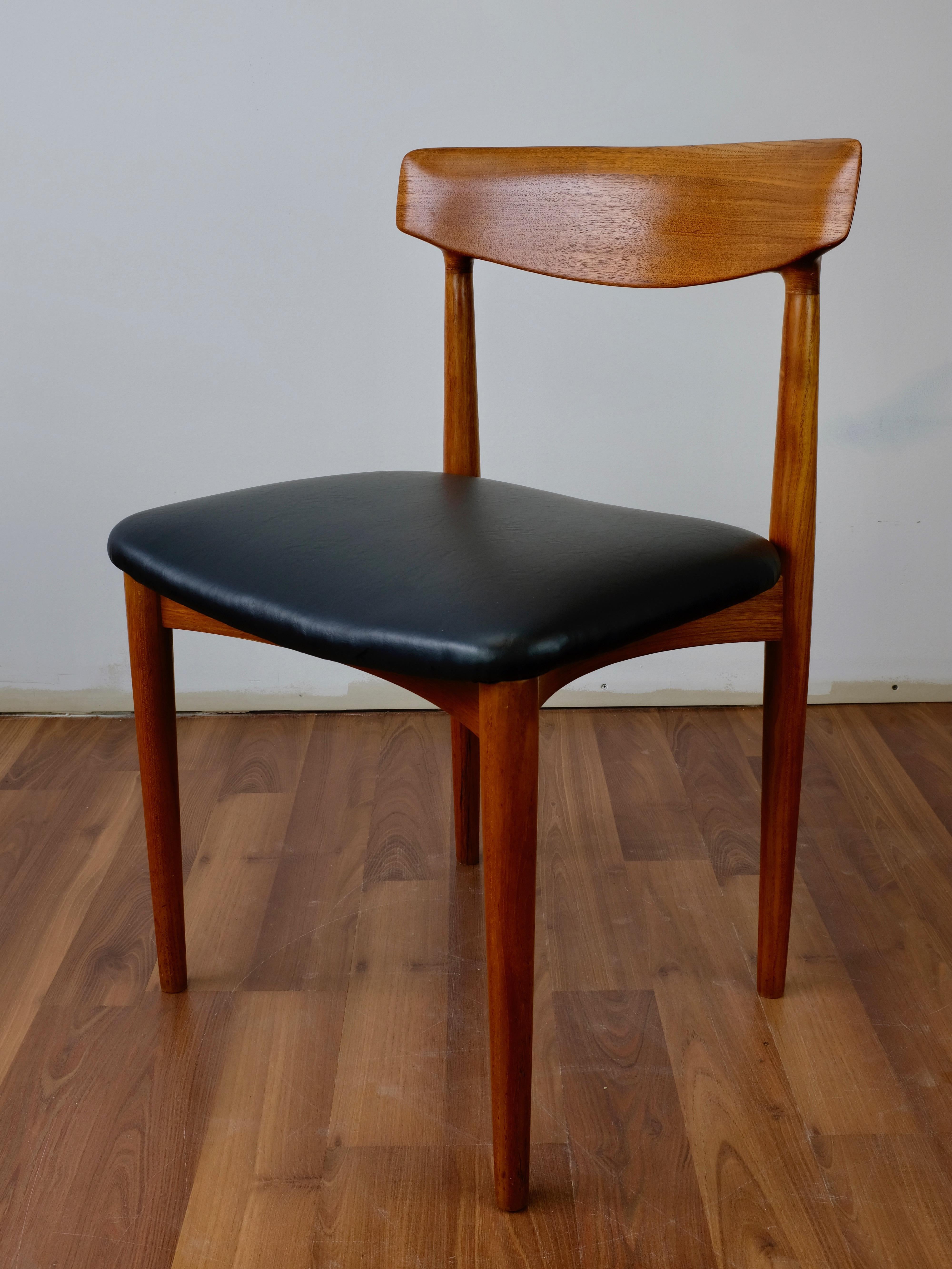 Set of Six Knud Faerch Model 532 Dining Chairs in Teak In Excellent Condition In Ottawa, ON