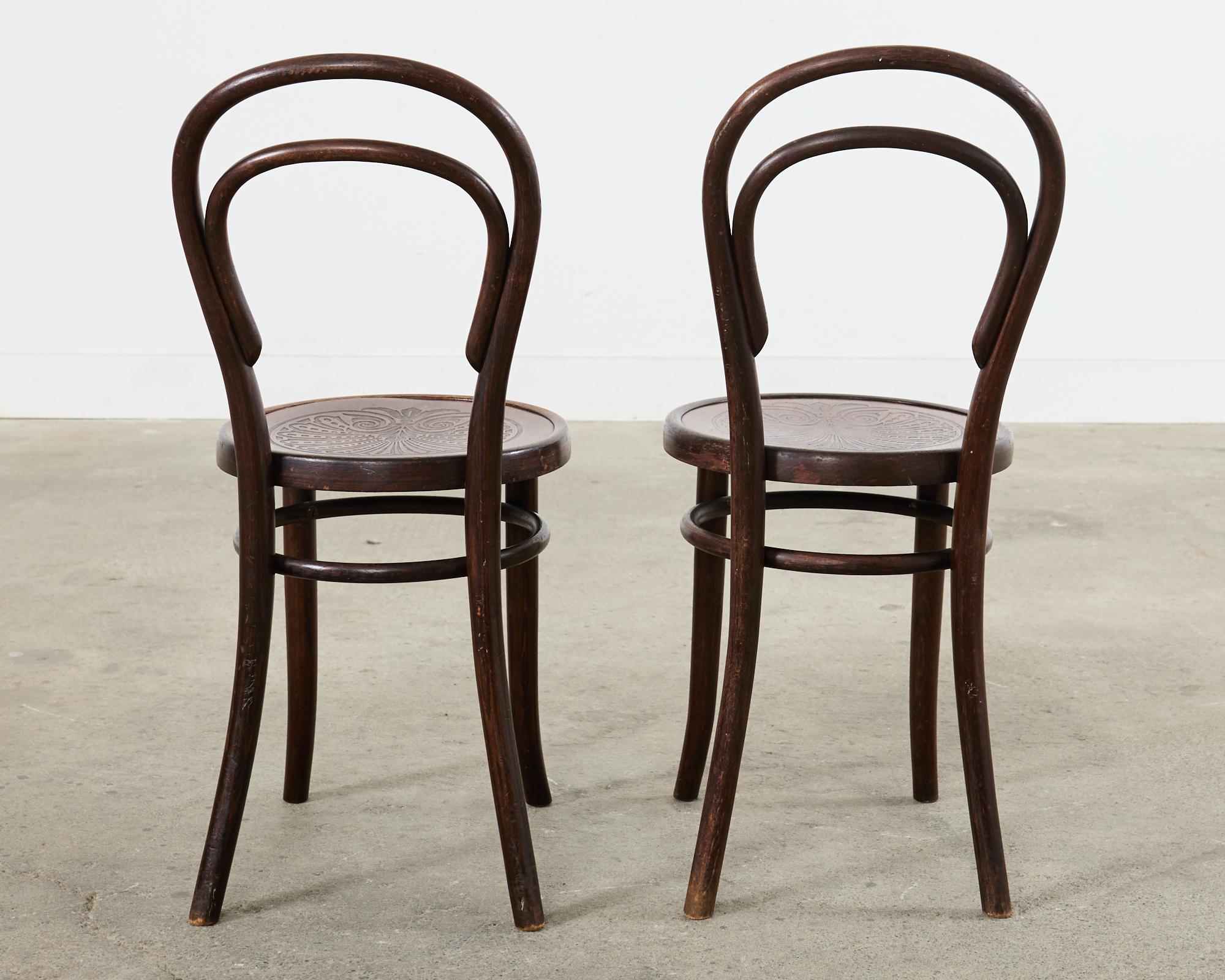 Ensemble de six chaises de bar en bois cintré étiqueté Thonet n° 14  en vente 2