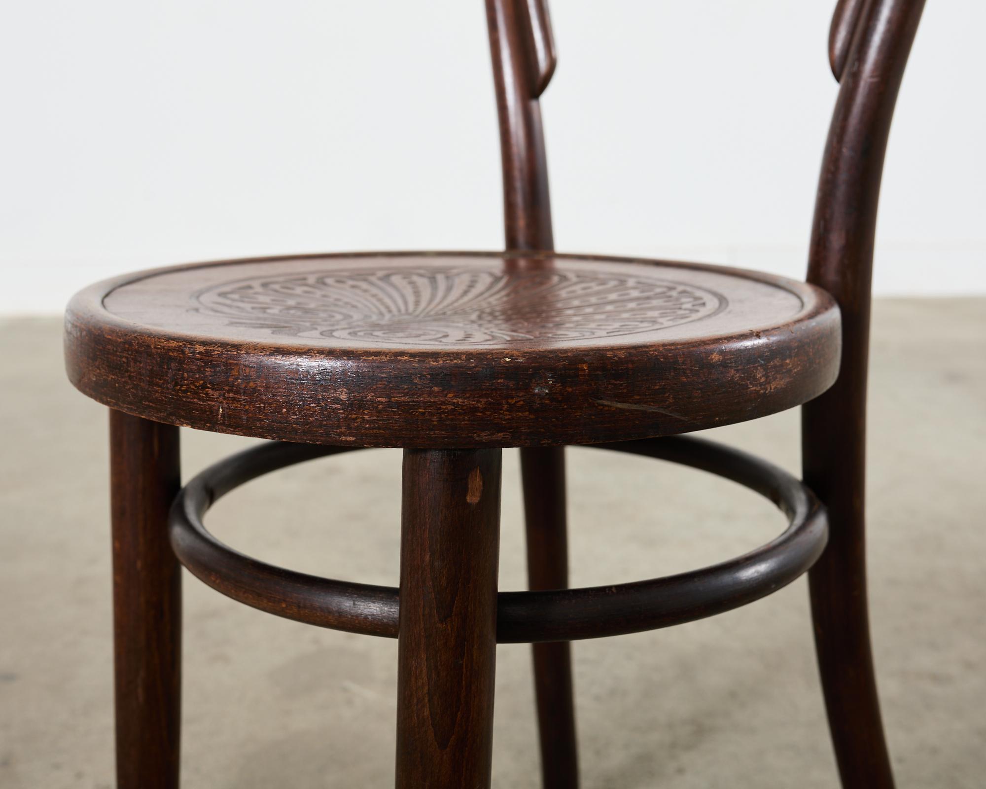 Ensemble de six chaises de bar en bois cintré étiqueté Thonet n° 14  en vente 6