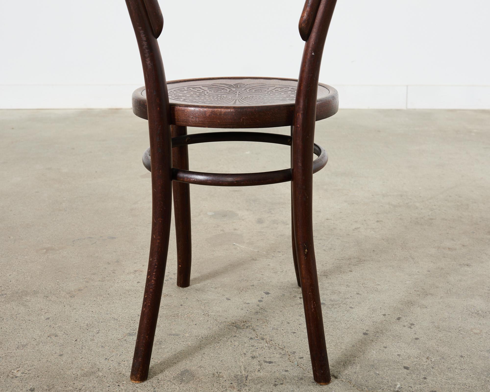 Ensemble de six chaises de bar en bois cintré étiqueté Thonet n° 14  en vente 12