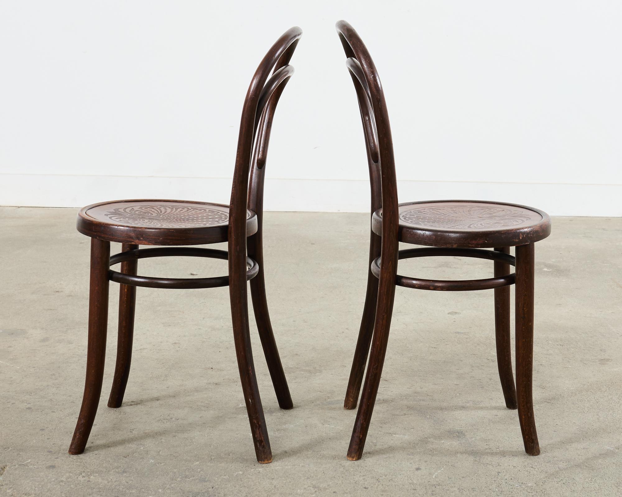 Ensemble de six chaises de bar en bois cintré étiqueté Thonet n° 14  en vente 1