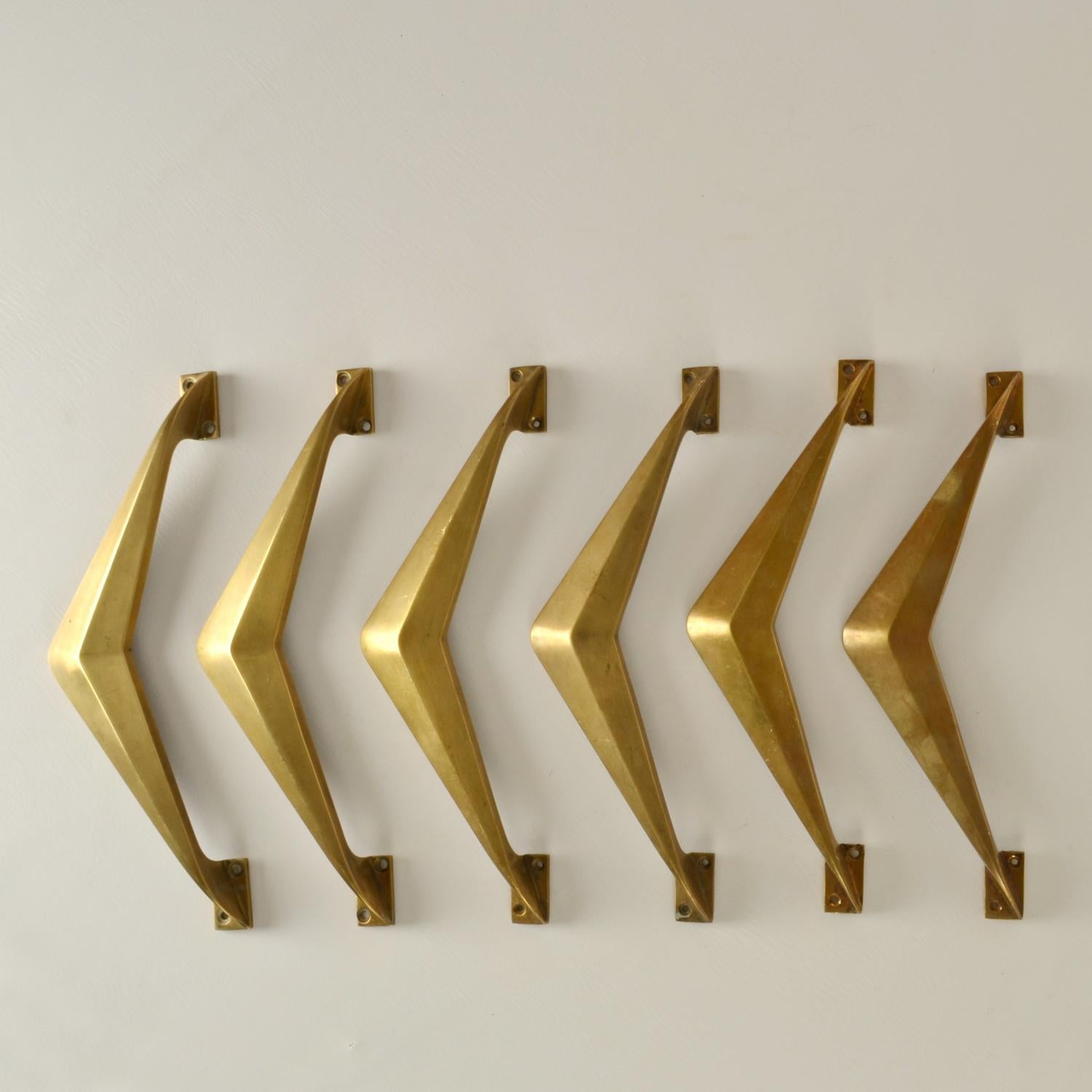 Juego de seis grandes tiradores arquitectónicos de bronce de los años 50 3