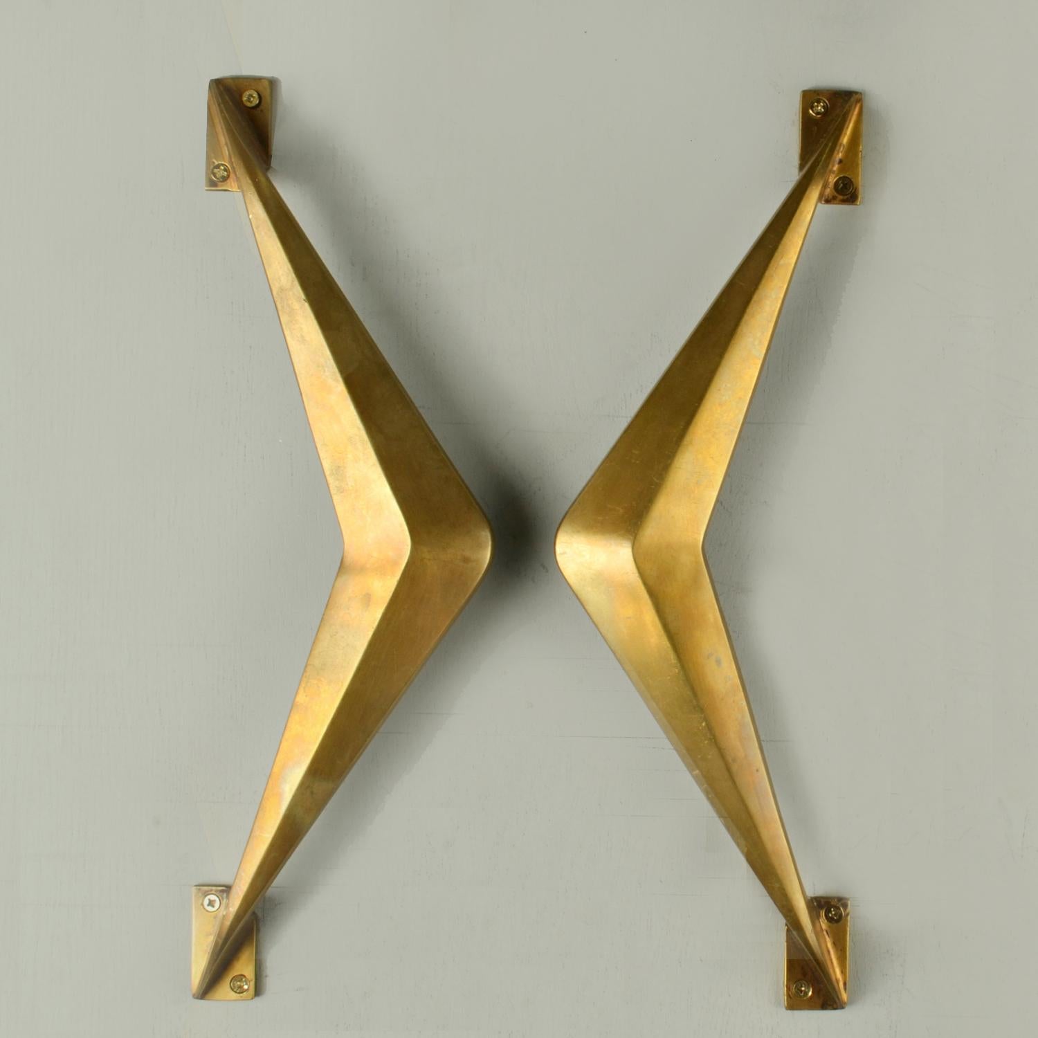 Juego de seis grandes tiradores arquitectónicos de bronce de los años 50 Moderno de mediados de siglo