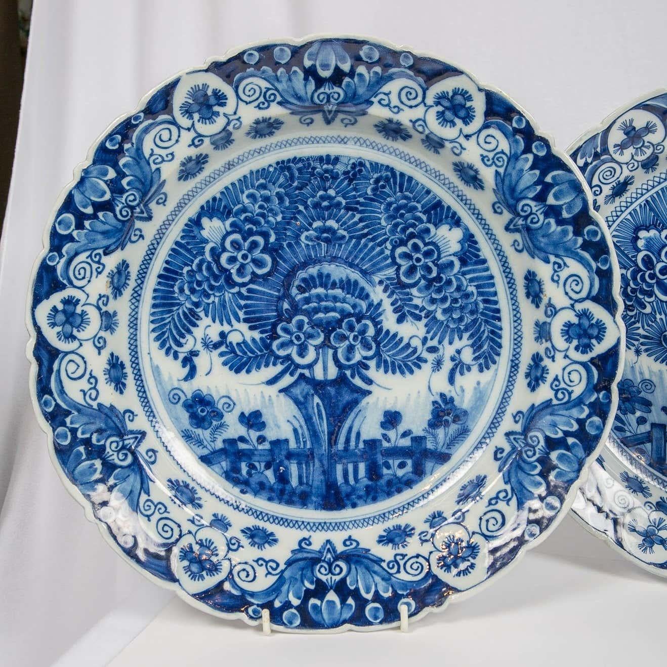 Set of Six Large Blue and White Delft Chargers Hand-Painted 18th-Century In Excellent Condition In Katonah, NY