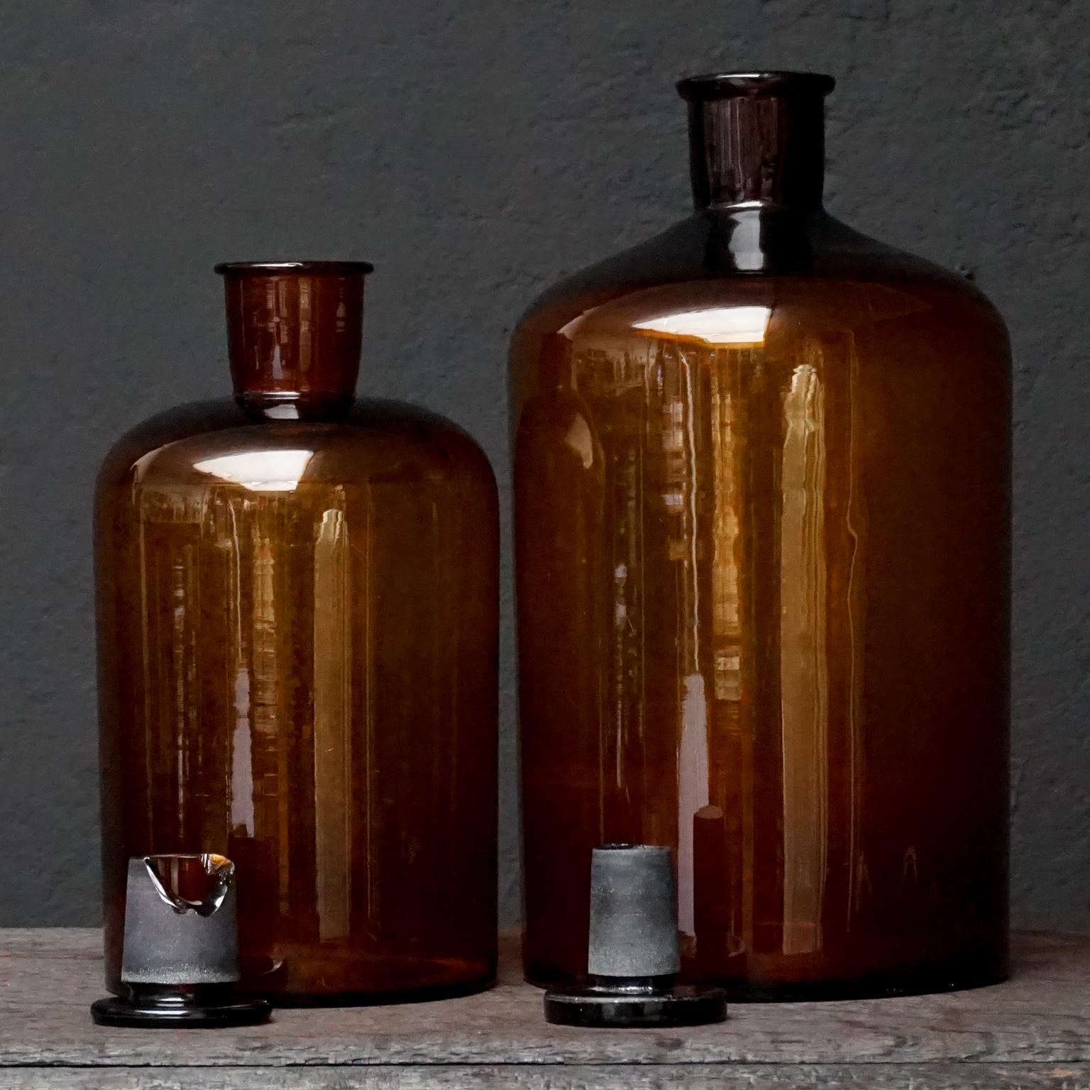 Set of Six Large Early 20th Century German Amber Glass Apothecary Jars with Lid 5