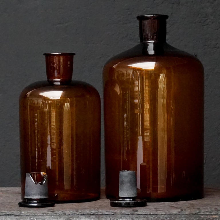 Set of Six Large Early 20th Century German Amber Glass Apothecary Jars with Lid For Sale 8