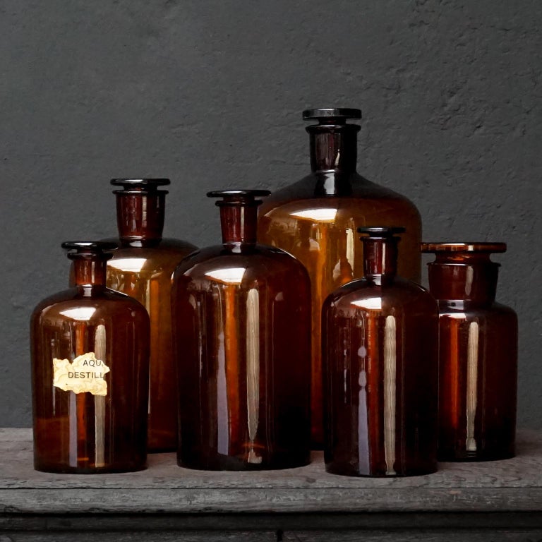 A decorative collection and selection of six extra large German 1920s-1930s apothecary jars in blown amber glass with lid.
Once used for chemistry and pharmaceutical stuff, now very pretty as decoration set.
To display something in or to use as