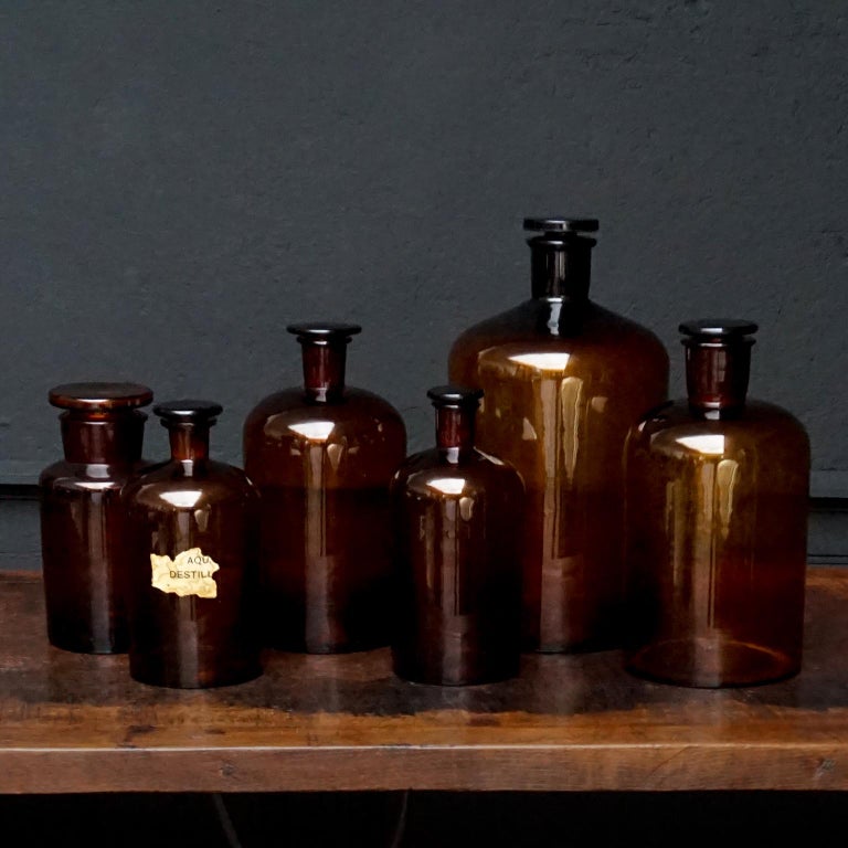Set of Six Large Early 20th Century German Amber Glass Apothecary Jars with Lid For Sale 1