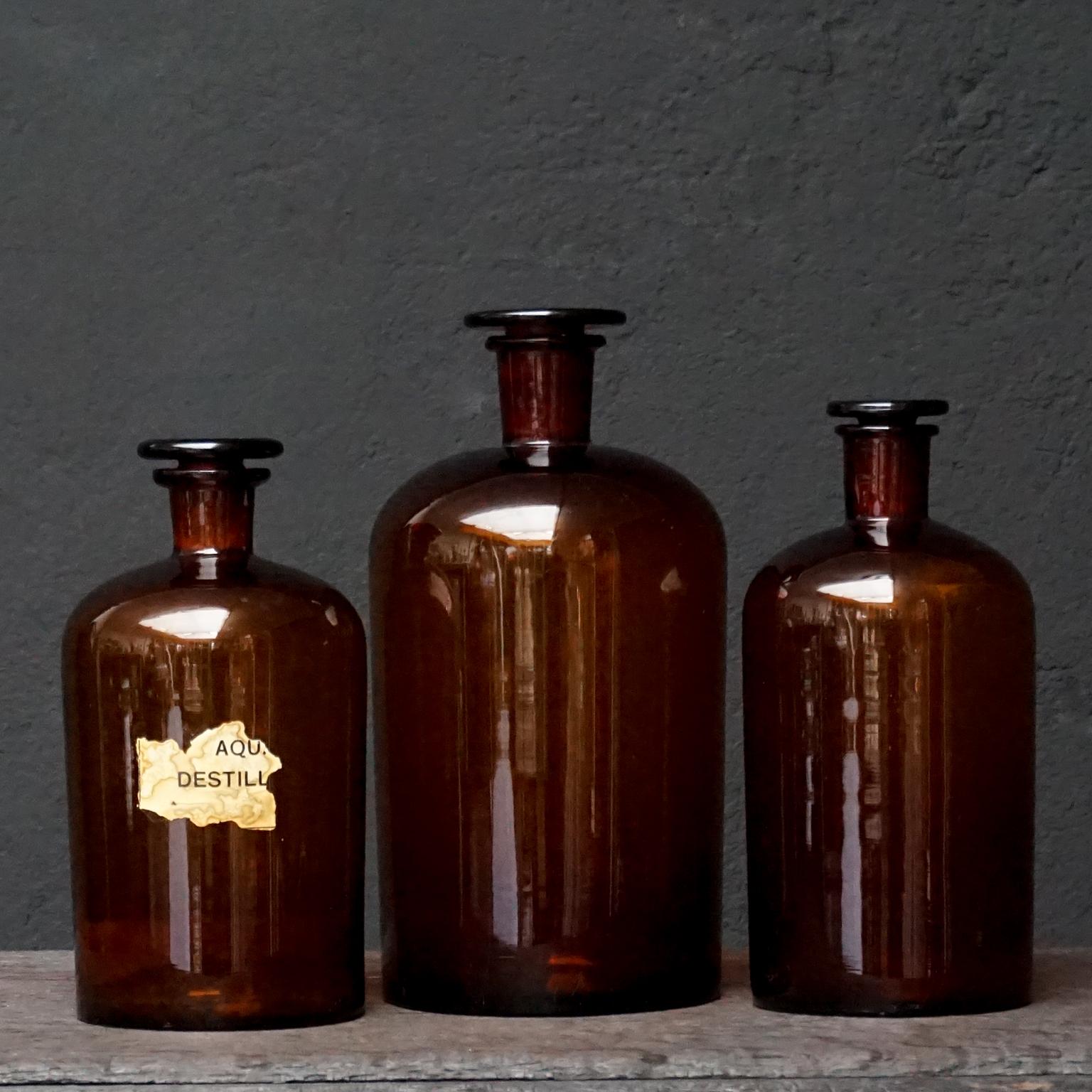 Set of Six Large Early 20th Century German Amber Glass Apothecary Jars with Lid 3