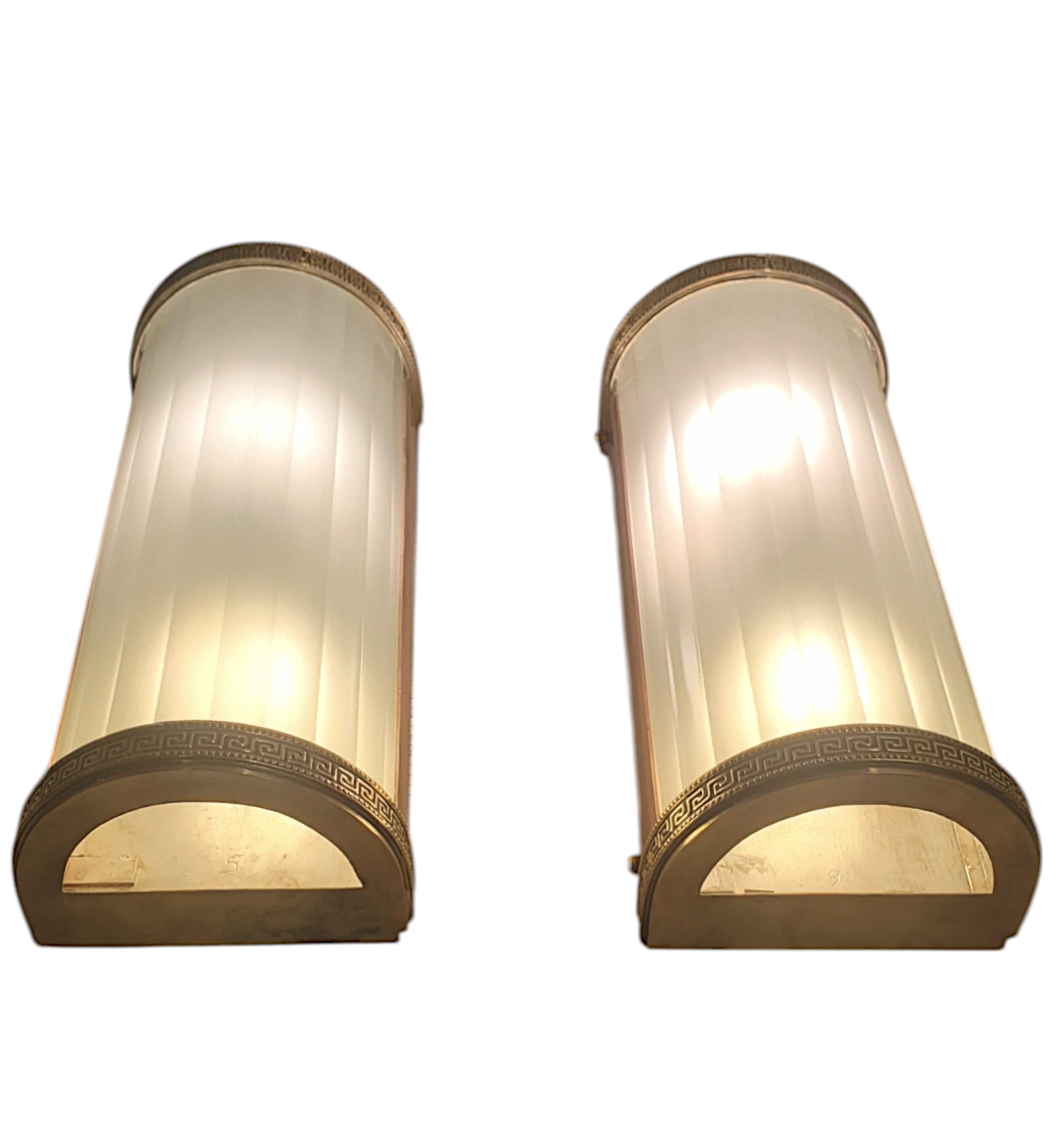 Ottone Set di sei grandi appliques tubolari originali in vetro con cornici in ottone e rame in vendita