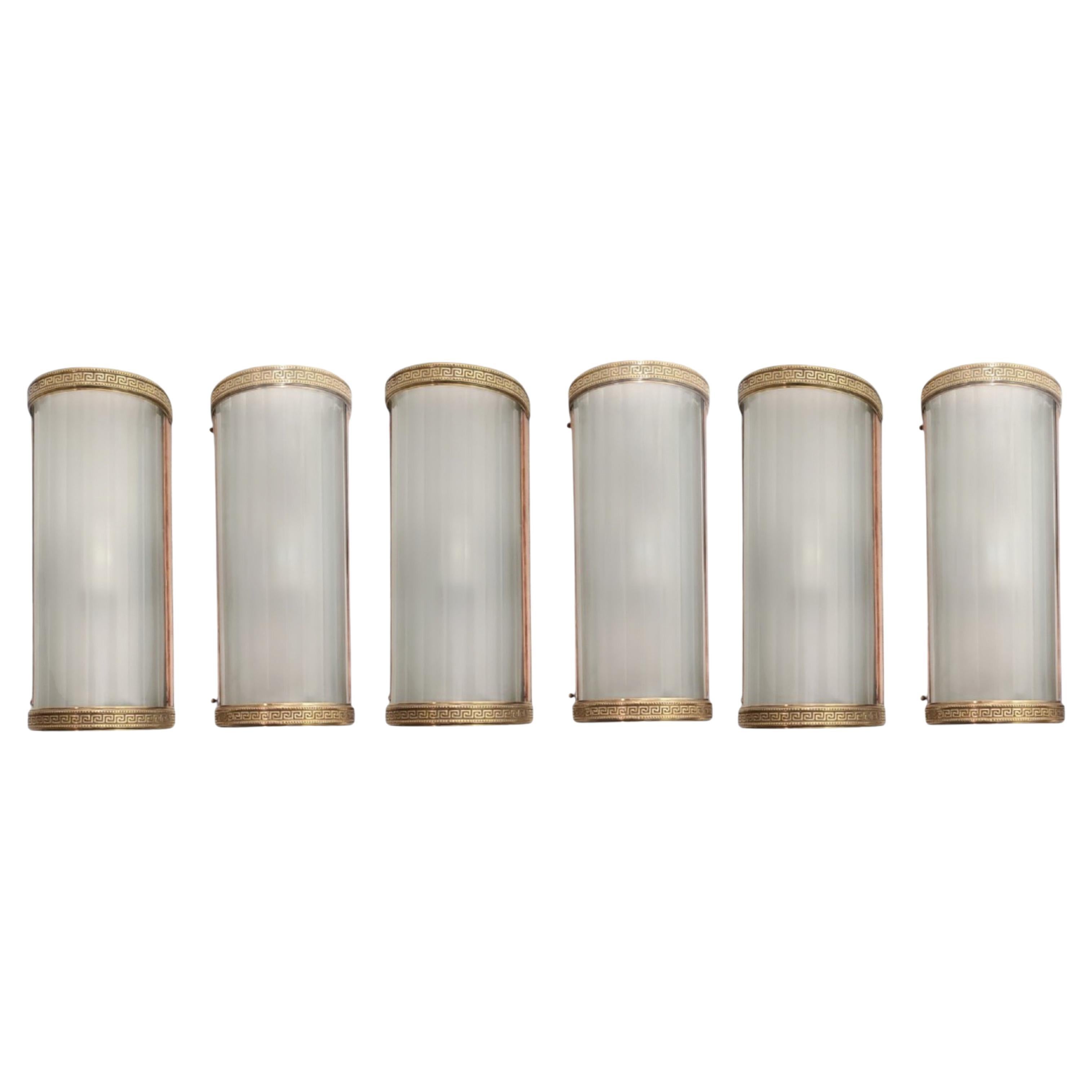 Ensemble de six grandes appliques murales tubulaires originales en verre avec cadres en laiton et cuivre