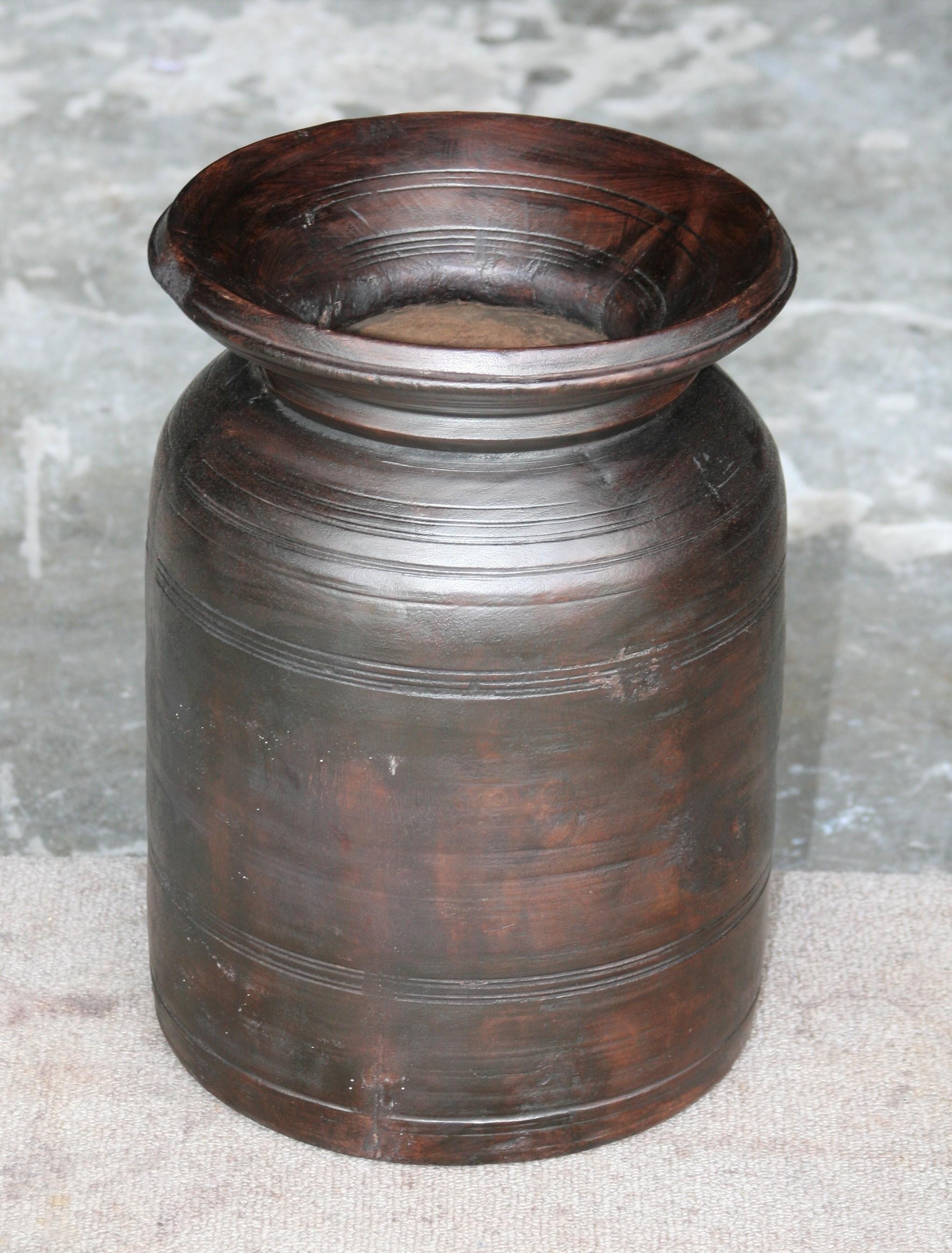 Anglo-Indian Set of Six Late 19th Century Hand Carved Wooden Pots from Naga Land            For Sale