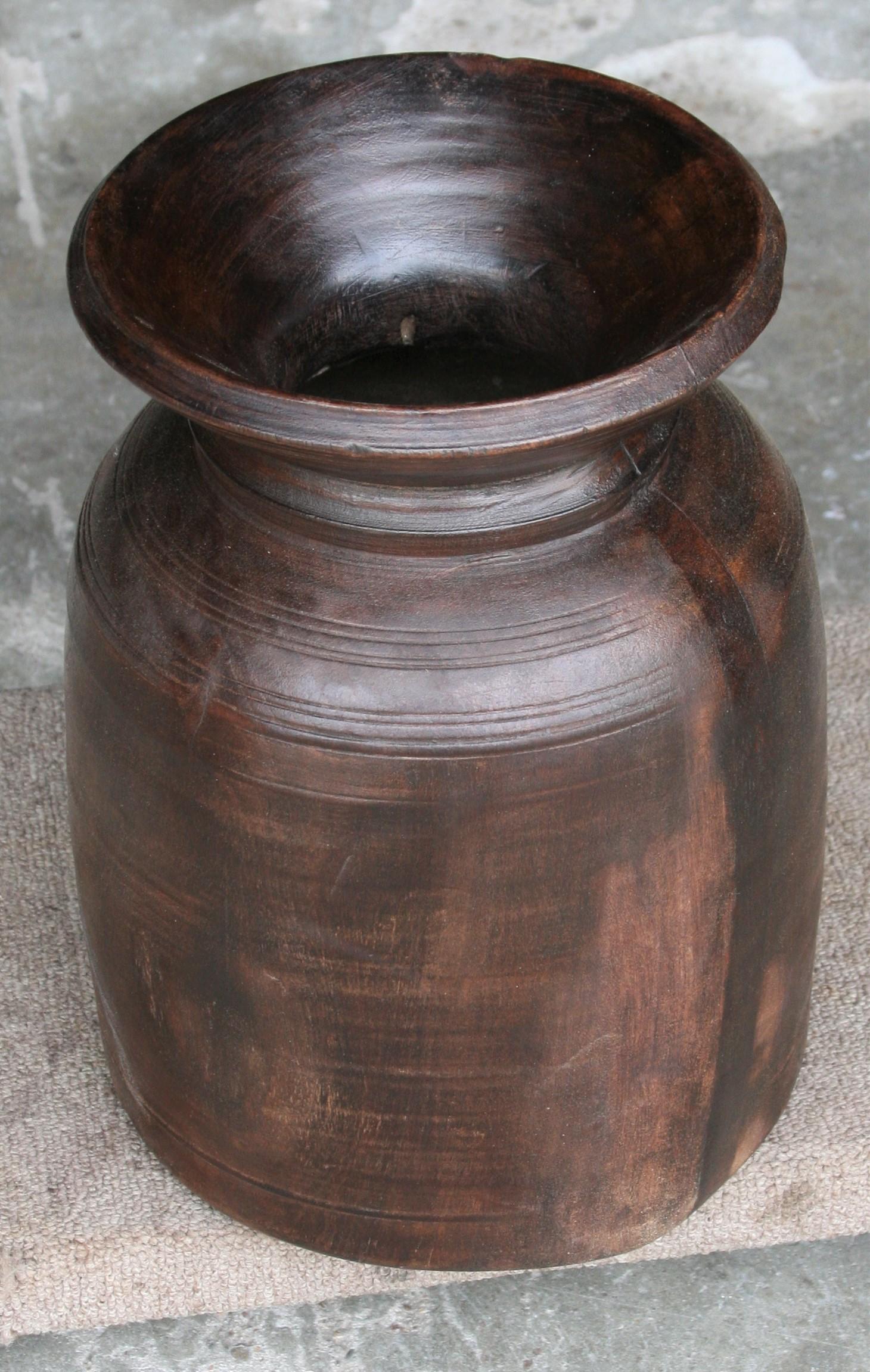 Set of Six Late 19th Century Hand Carved Wooden Pots from Naga Land            In Good Condition For Sale In Houston, TX