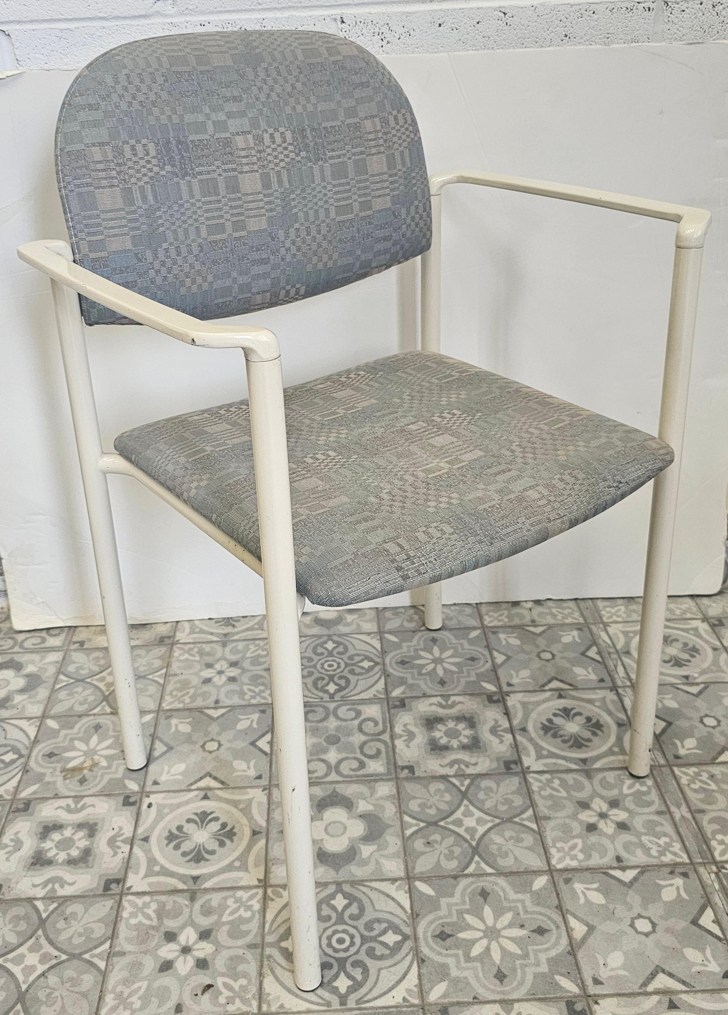 Set di sei poltrone in metallo verniciato e imbottite A.C.I. Industries della fine del XX secolo in vendita 3