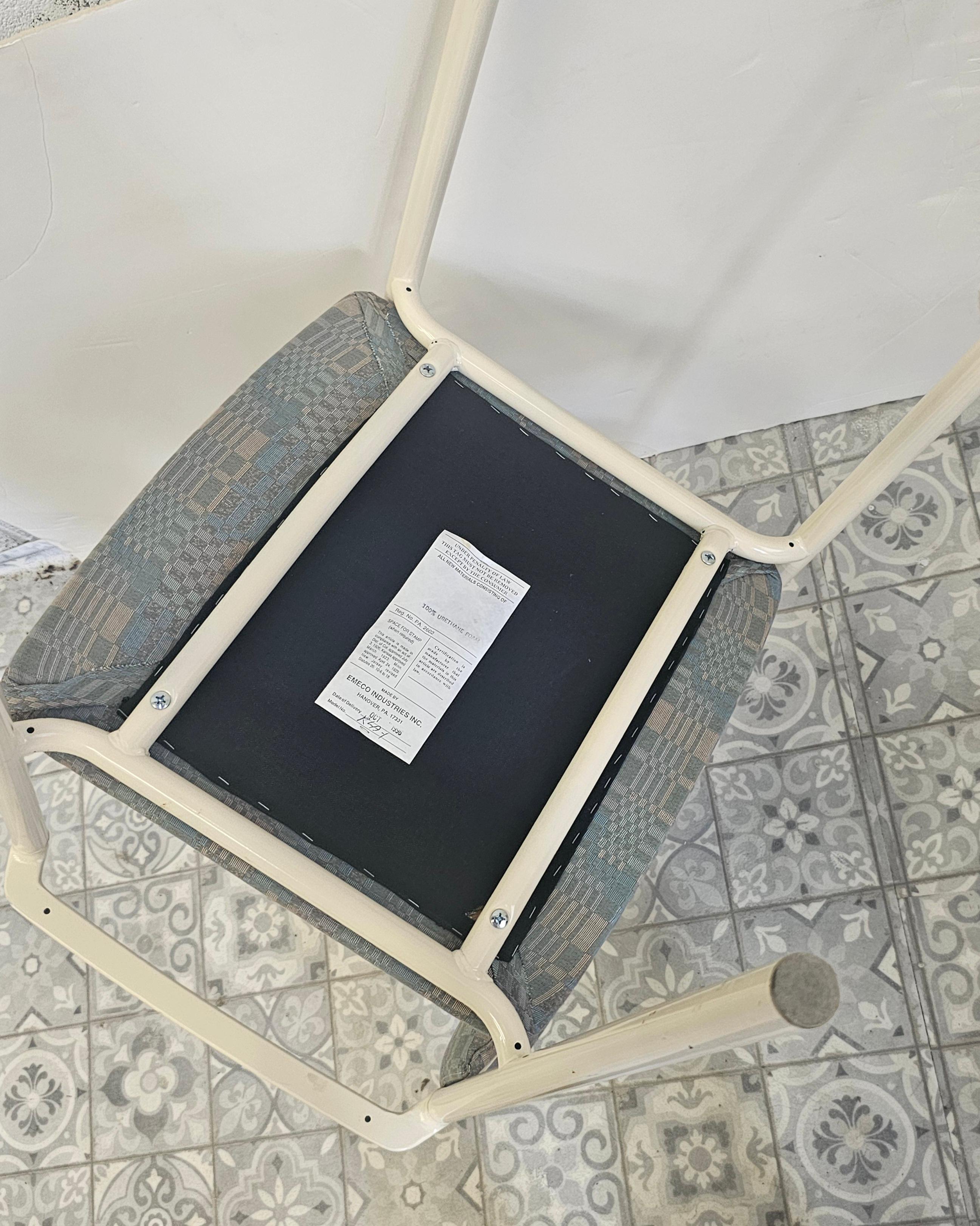 Set di sei poltrone in metallo verniciato e imbottite A.C.I. Industries della fine del XX secolo in vendita 7
