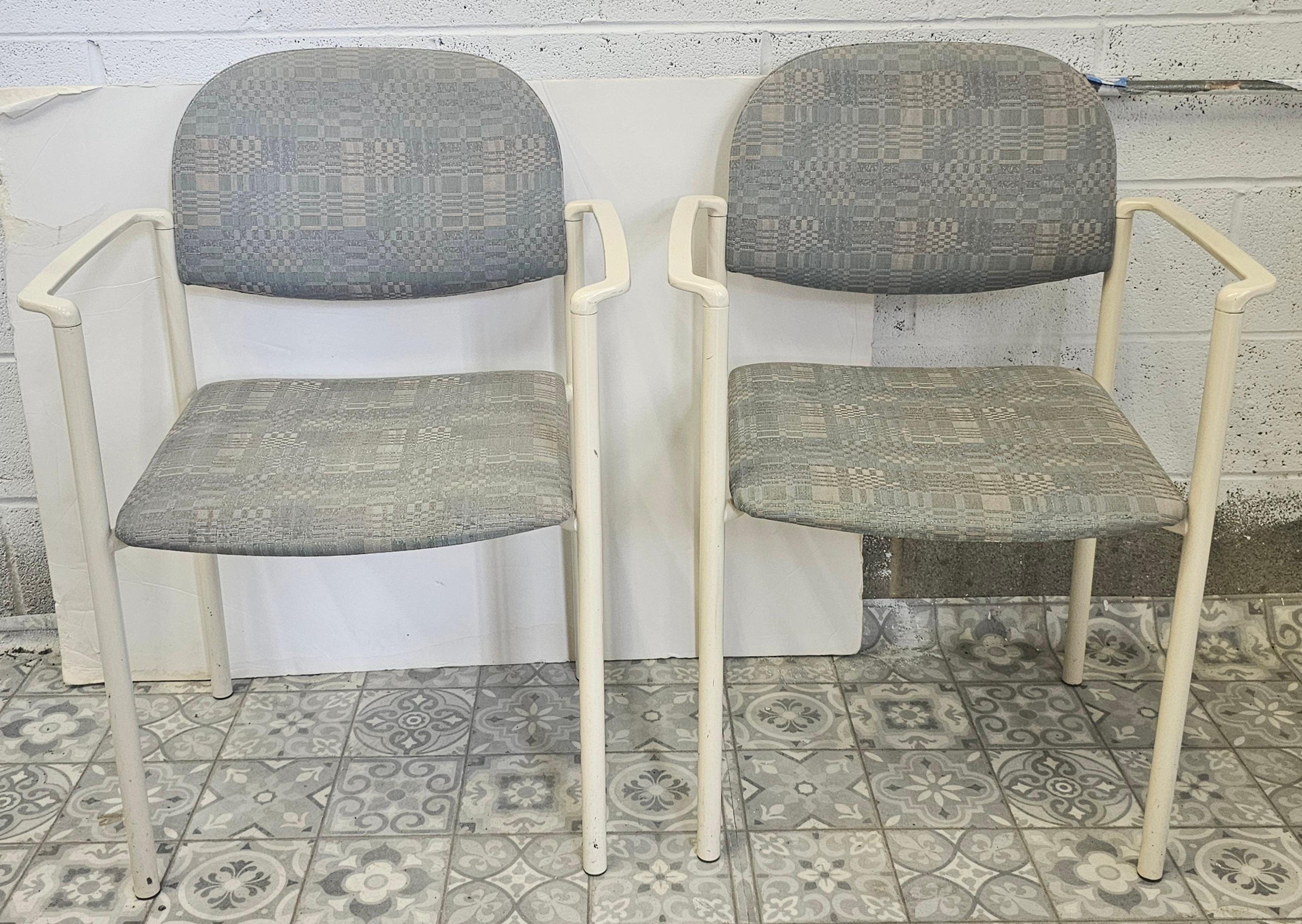 Set di sei poltrone in metallo verniciato e imbottite A.C.I. Industries della fine del XX secolo In condizioni buone in vendita a Germantown, MD