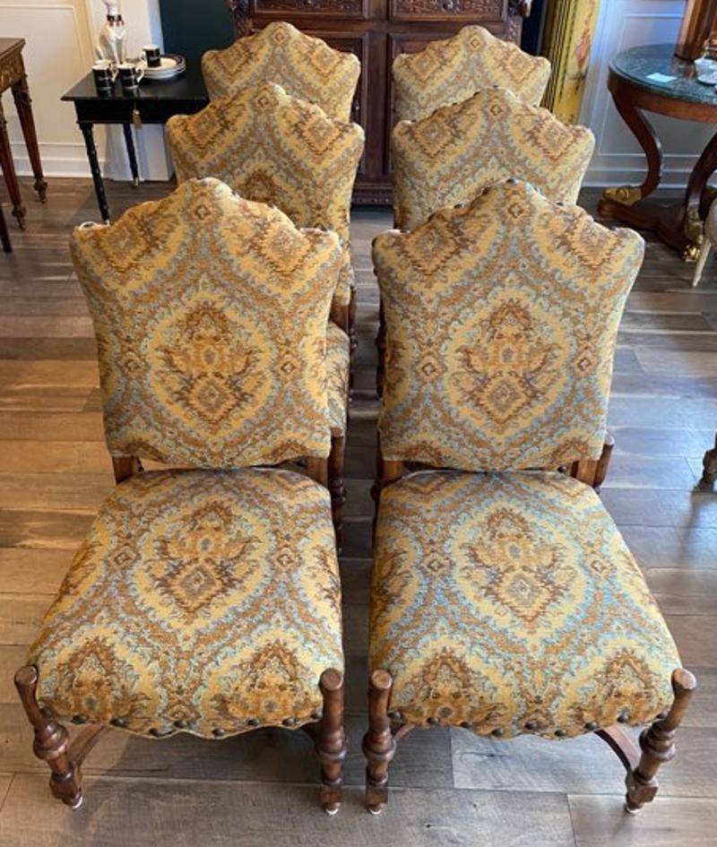 Set of six John-Richard upholstered chairs.
Beautiful addition to your formal dining room
Maker John-Richard Exceptionally Fine Bench Made Furnishing
United States, 1990s
Measure: 45