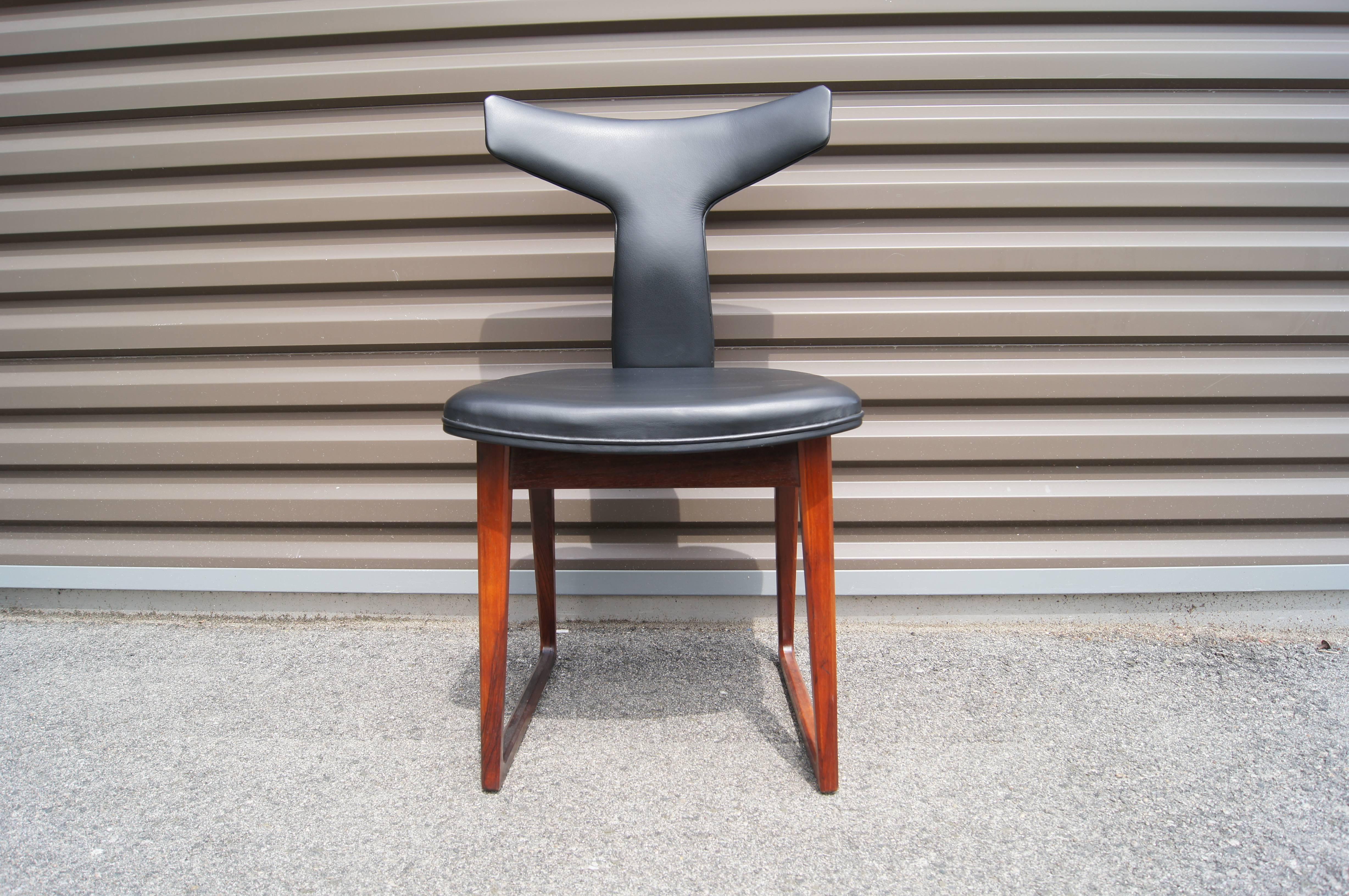 Danish Set of Six Leather and Rosewood T-Back Dining Chairs by Arne Vodder for Sibast