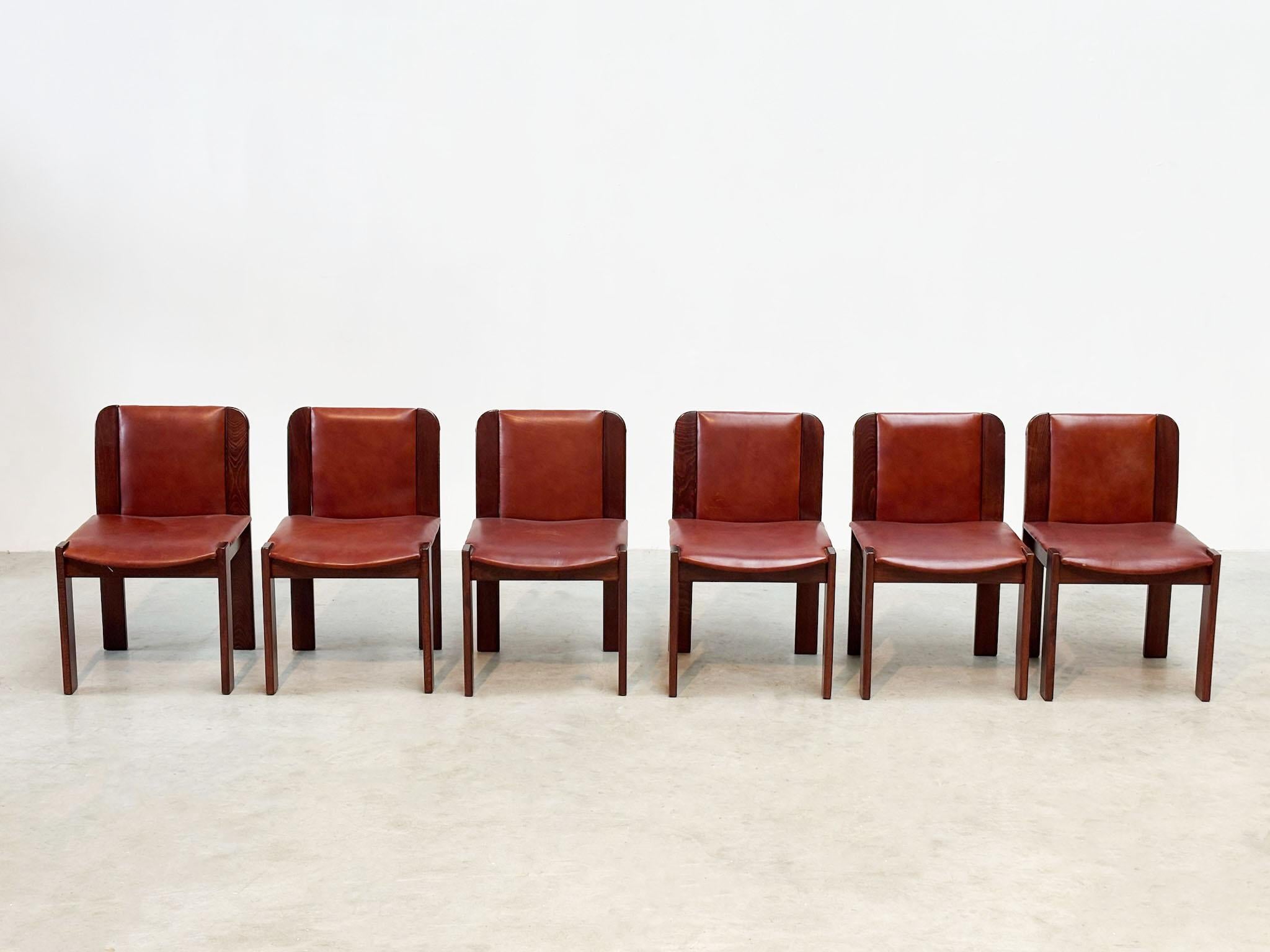 Set of six leather Italian dining chairs
These 1970s Italian chairs feature a striking red skai upholstery, exuding both vintage charm and timeless elegance. Although the designer remains unknown, the craftsmanship is undoubtedly of high quality.