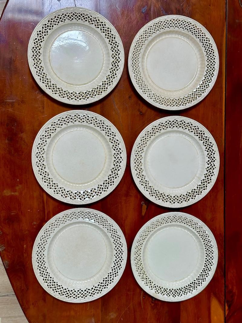 European Set of Six Leeds Creamware Reticulated Plates, 18th century For Sale