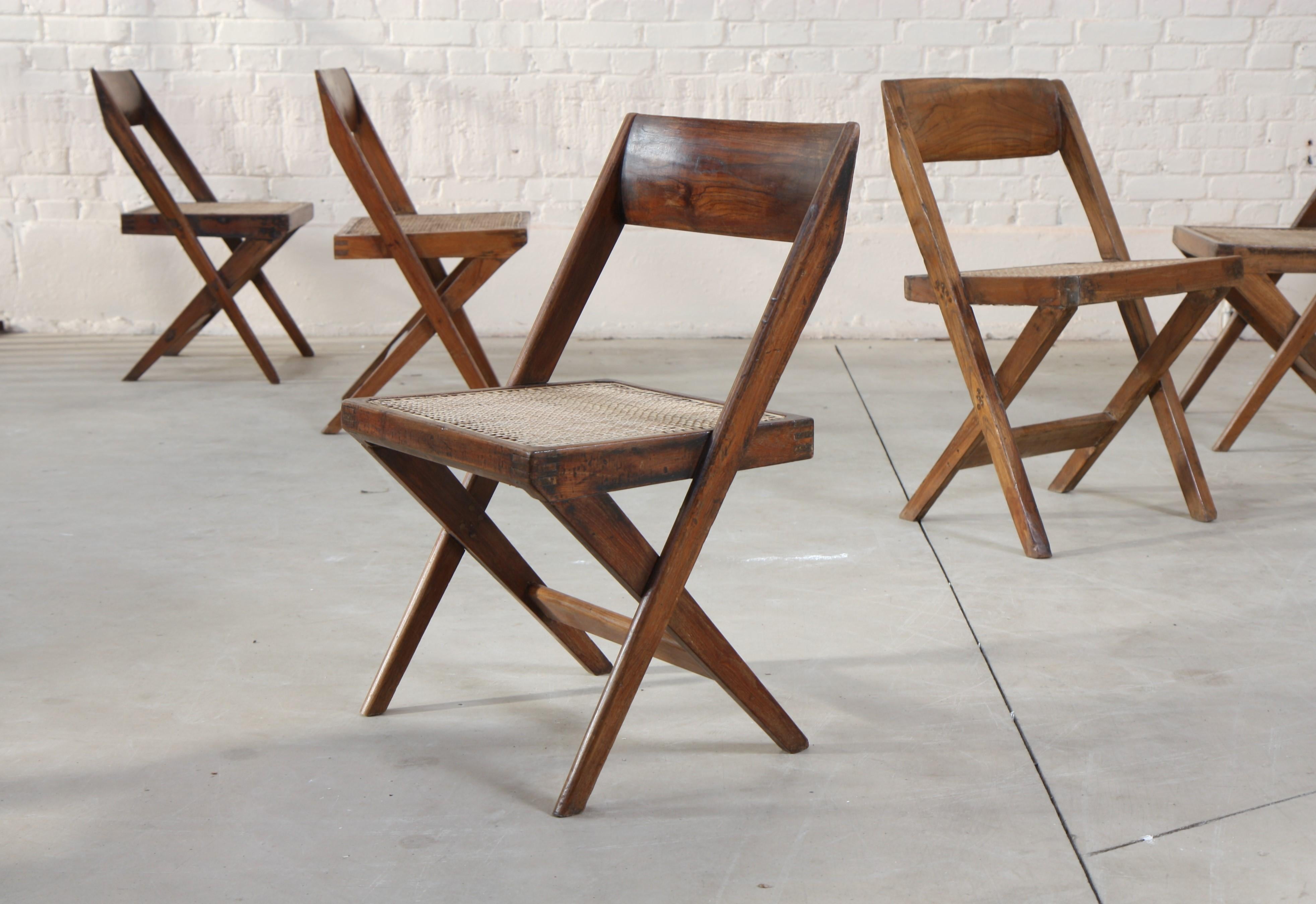 Set of six library chairs with teak headband and caned seat stretched
on a profiled structure forming a double X base joined by a spacer at the rear.
Restoration of use and maintenance.
Provenance: Bookstore of the University of Chandigarh, India.