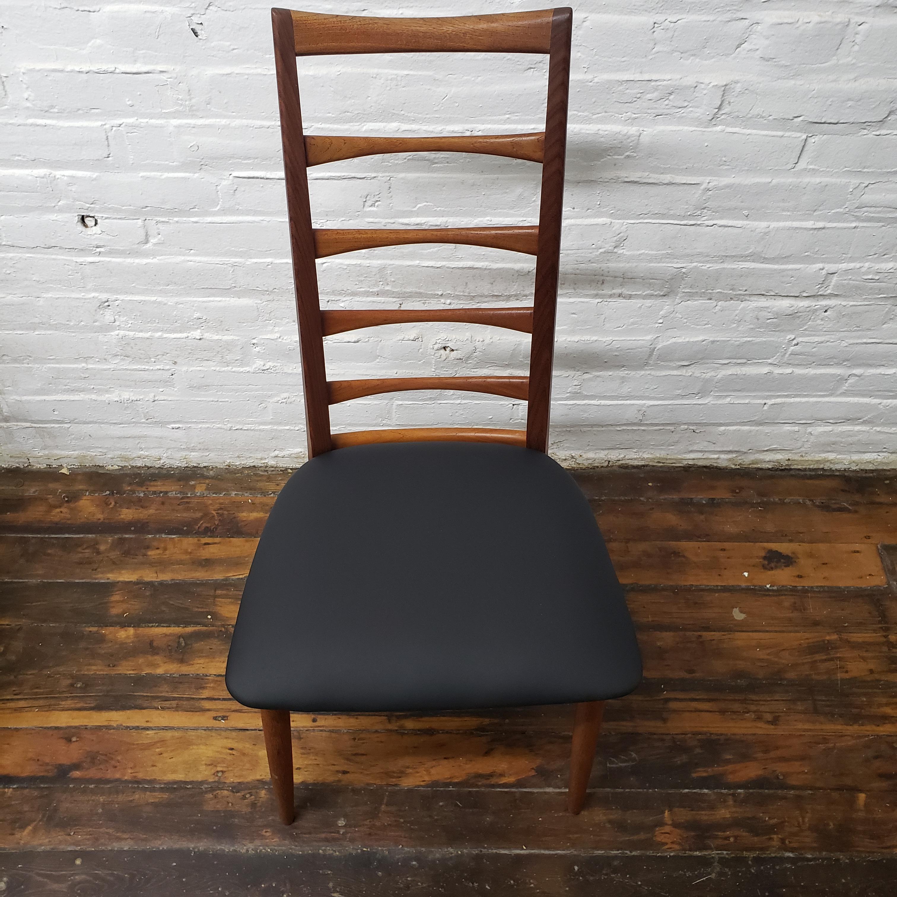 Set of Six Lis Dining Chair in Teak by Niels Koefoeds for Koefoeds Møbelfabrik In Excellent Condition In Lambertville, NJ