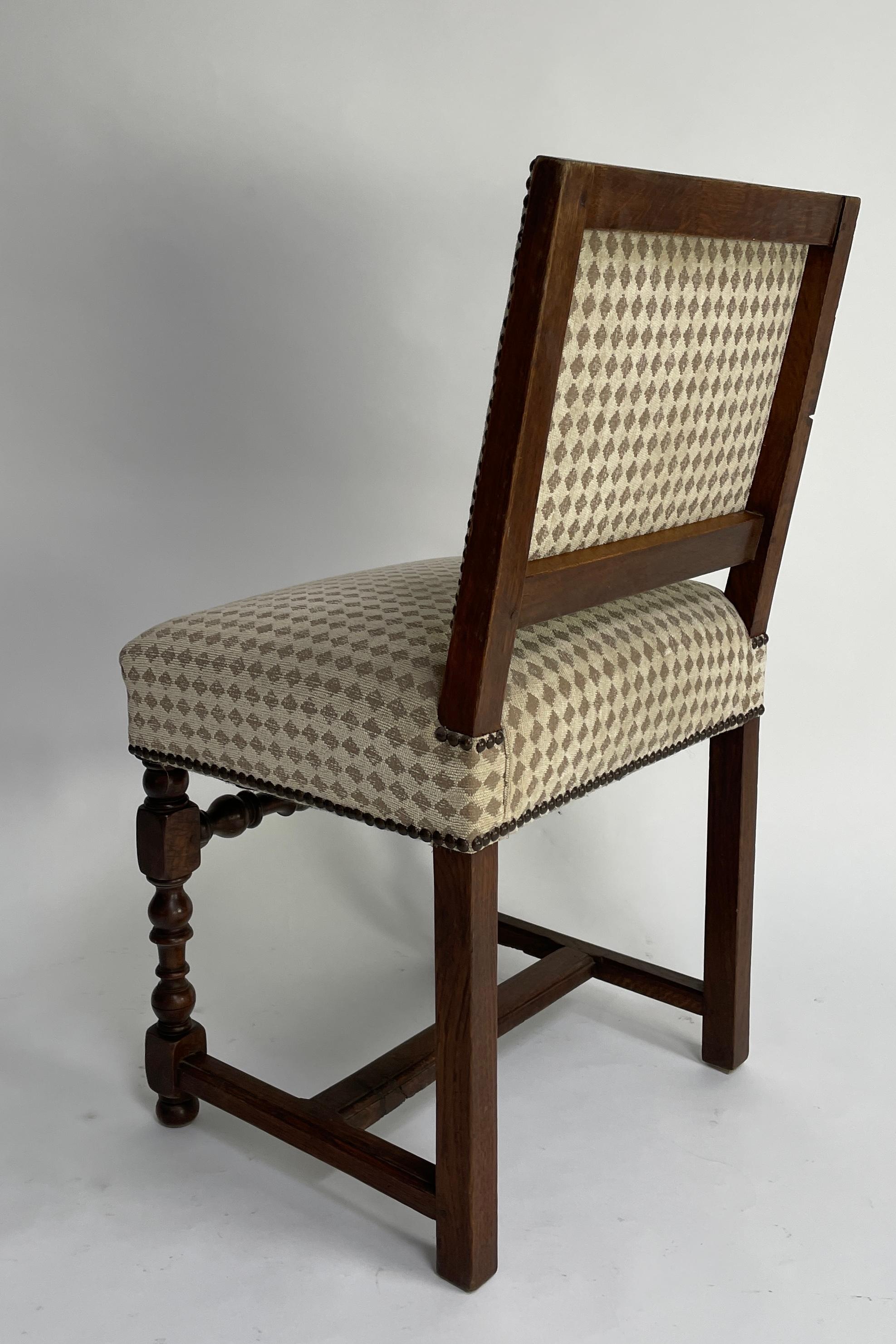 Satz von sechs Stühlen im Louis-XIII-Stil im Angebot 4