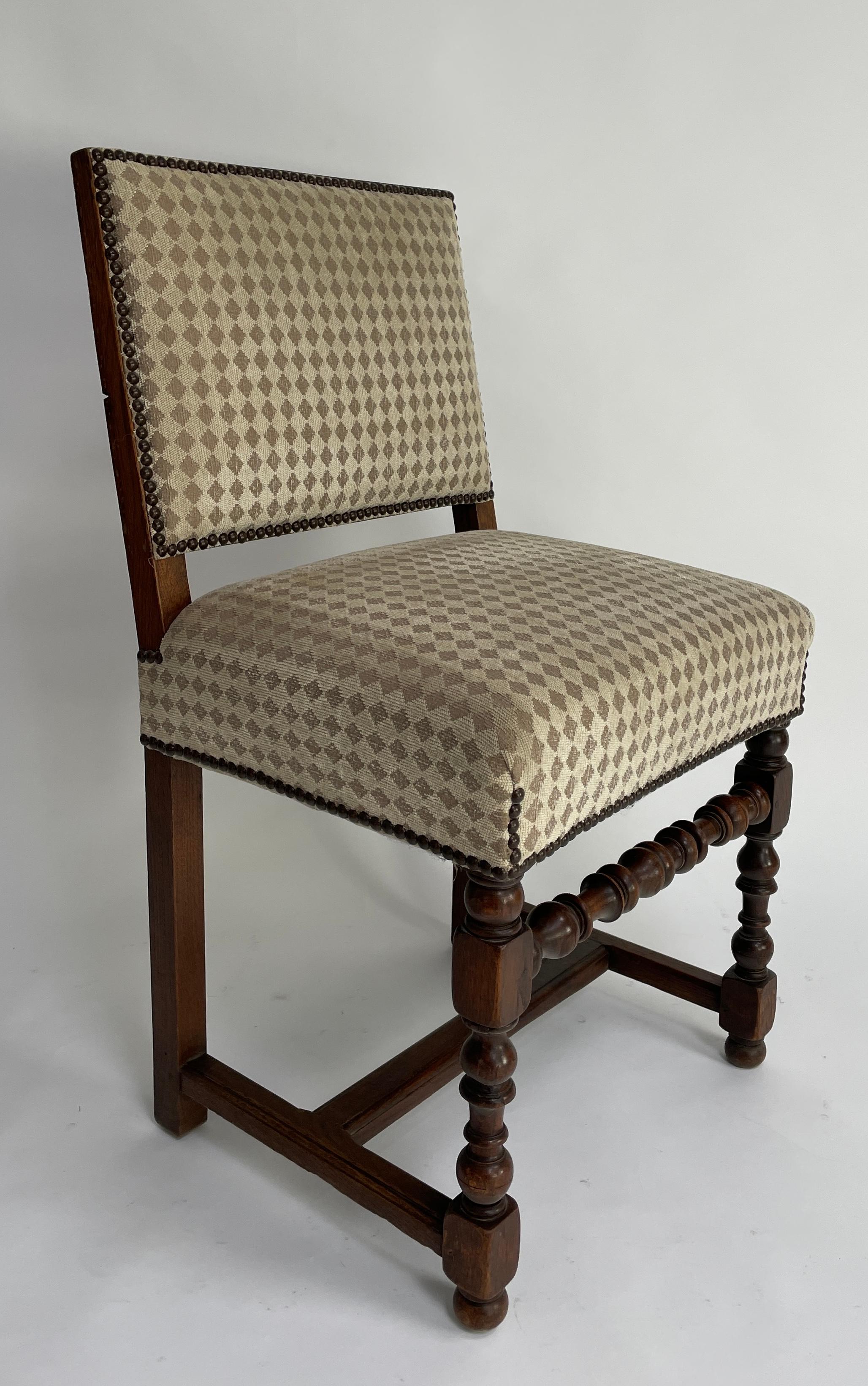 Fin du XIXe siècle Ensemble de six chaises de style Louis XIII en vente
