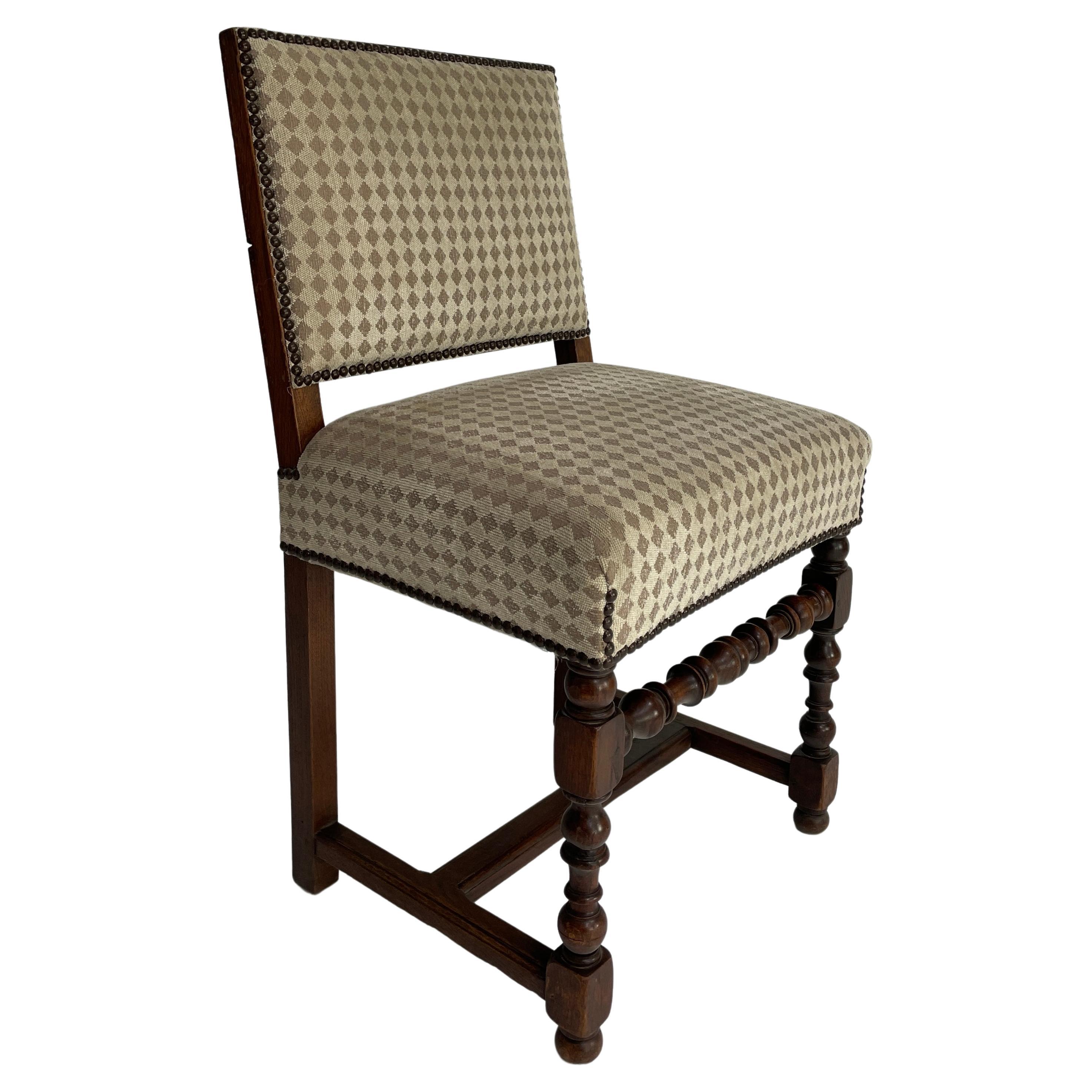 Ensemble de six chaises de style Louis XIII en vente