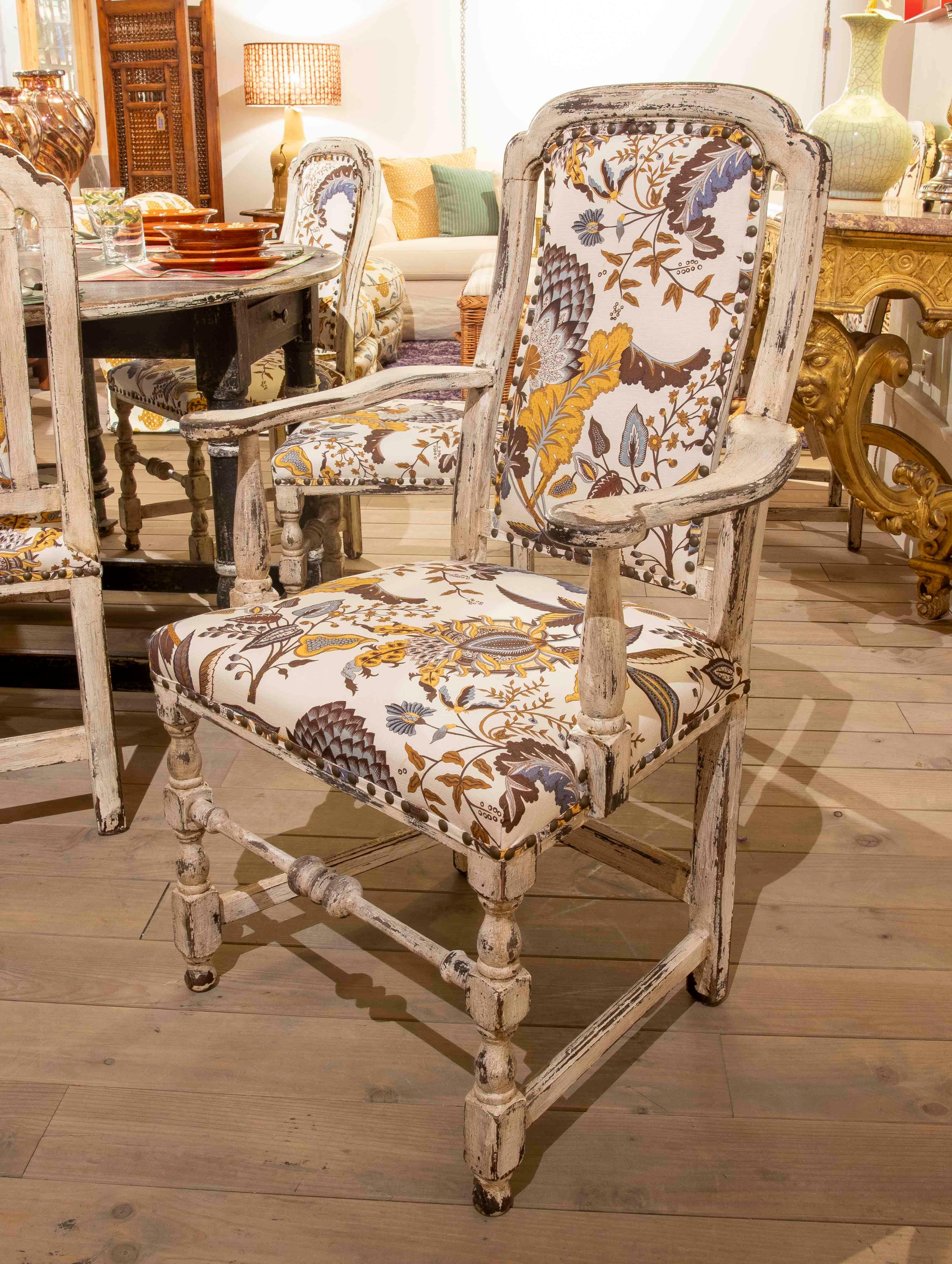 Set di sei sedie e due poltrone imbottite in stile Luigi XIII, con un'immagine decapata. In condizioni buone in vendita a Marbella, ES