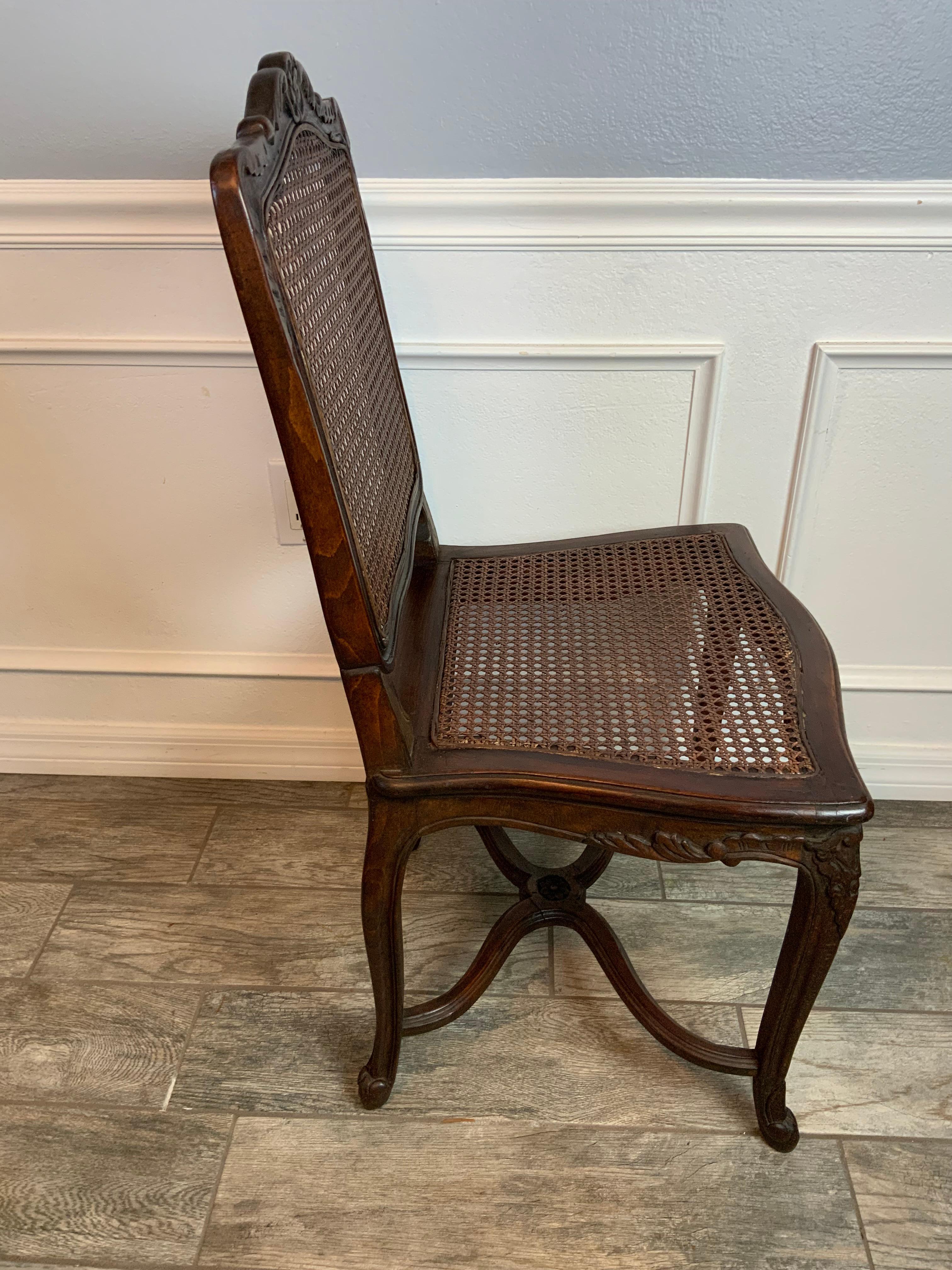 Set di sei sedie in legno di frutto in stile Louis X1V in vendita 5