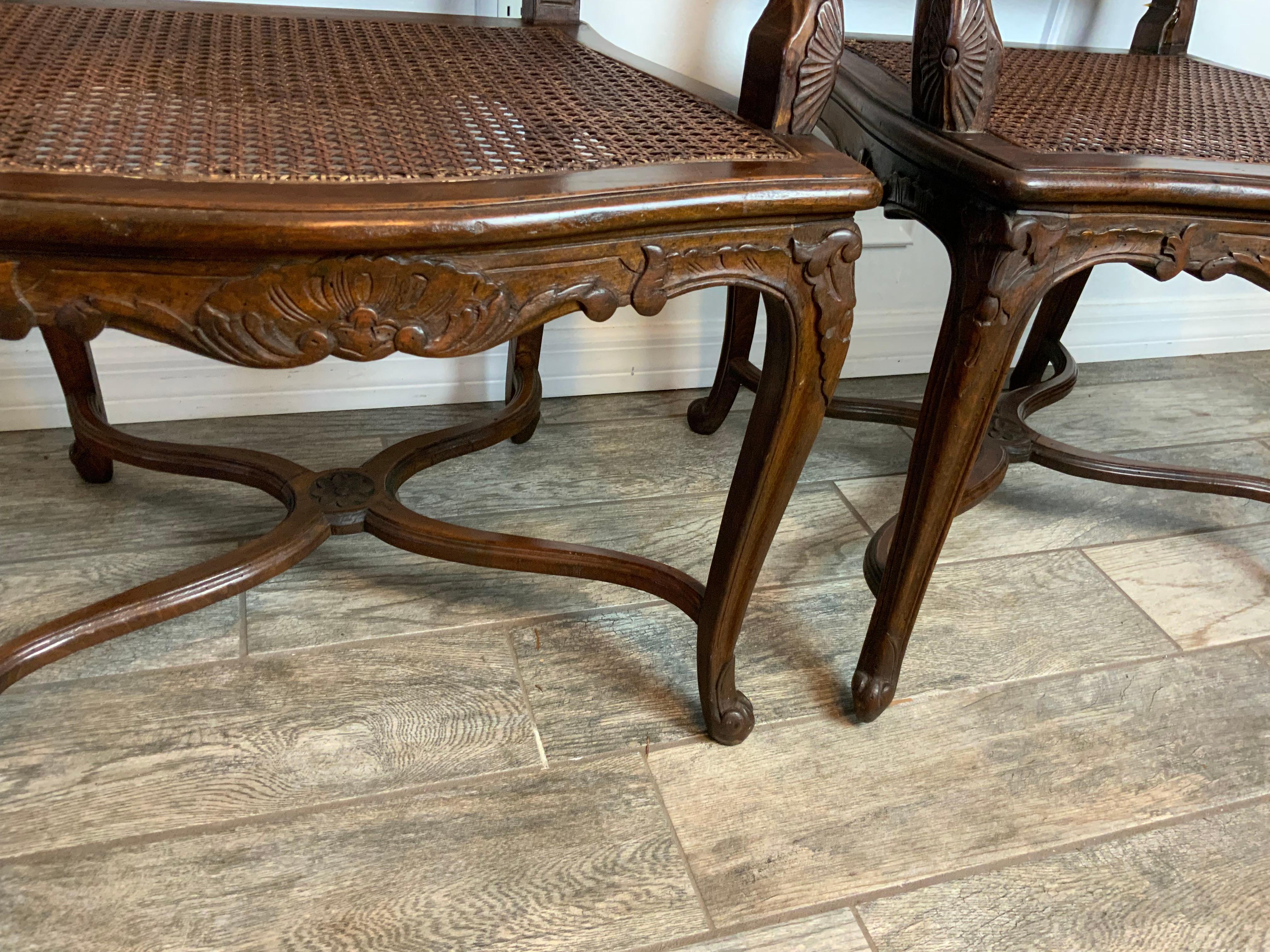 Set di sei sedie in legno di frutto in stile Louis X1V In condizioni buone in vendita a Bradenton, FL