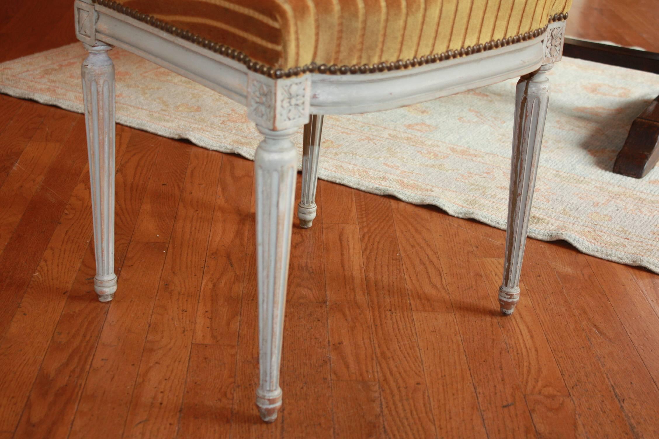 Set of Six Louis XVI Style Painted Dining Chairs In Good Condition In Fairhope, AL