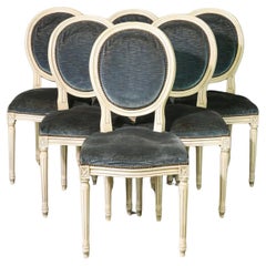Satz von sechs bemalten Esszimmerstühlen im Louis-XVI-Stil