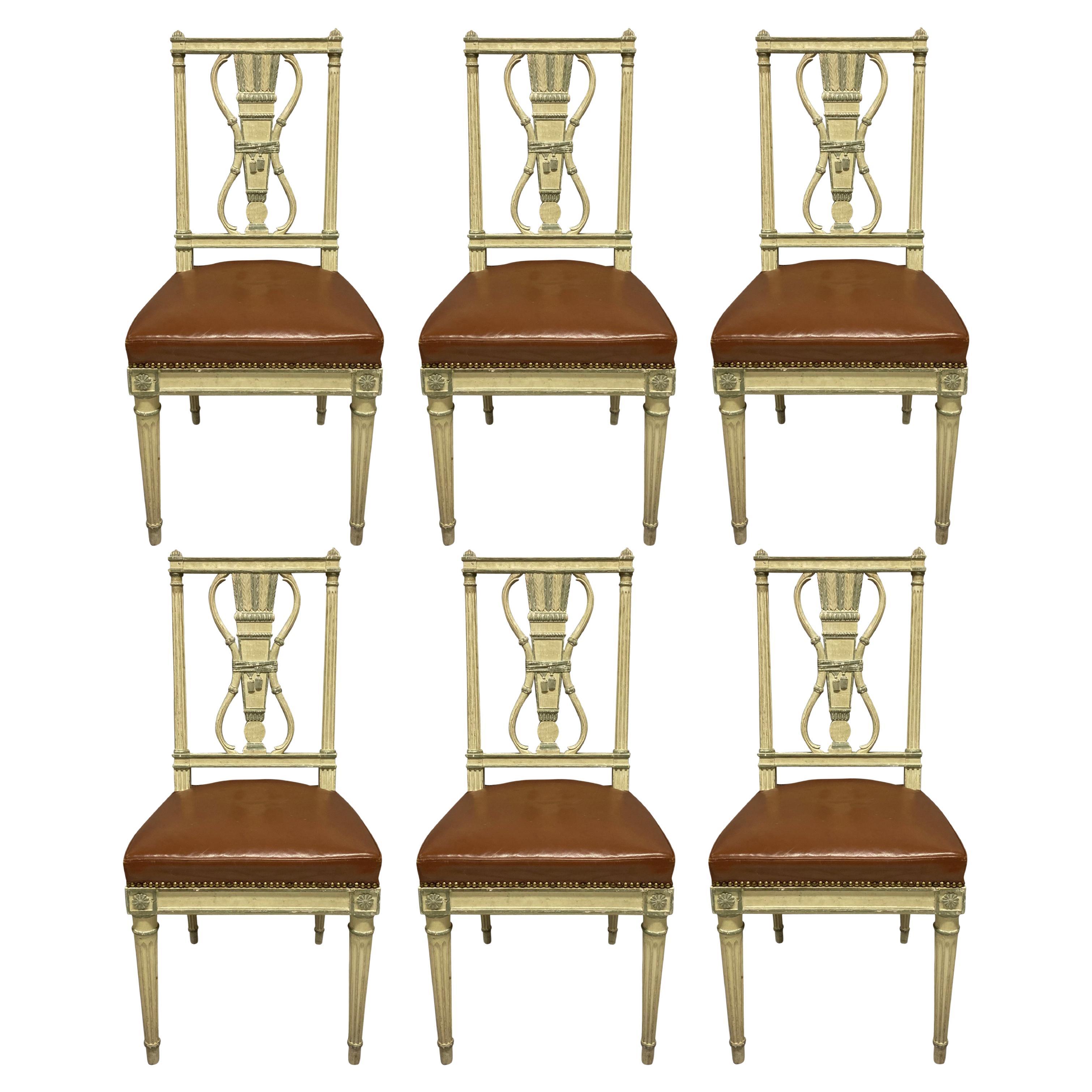 Ensemble de six chaises de salle à manger peintes de style Louis XVI en vente